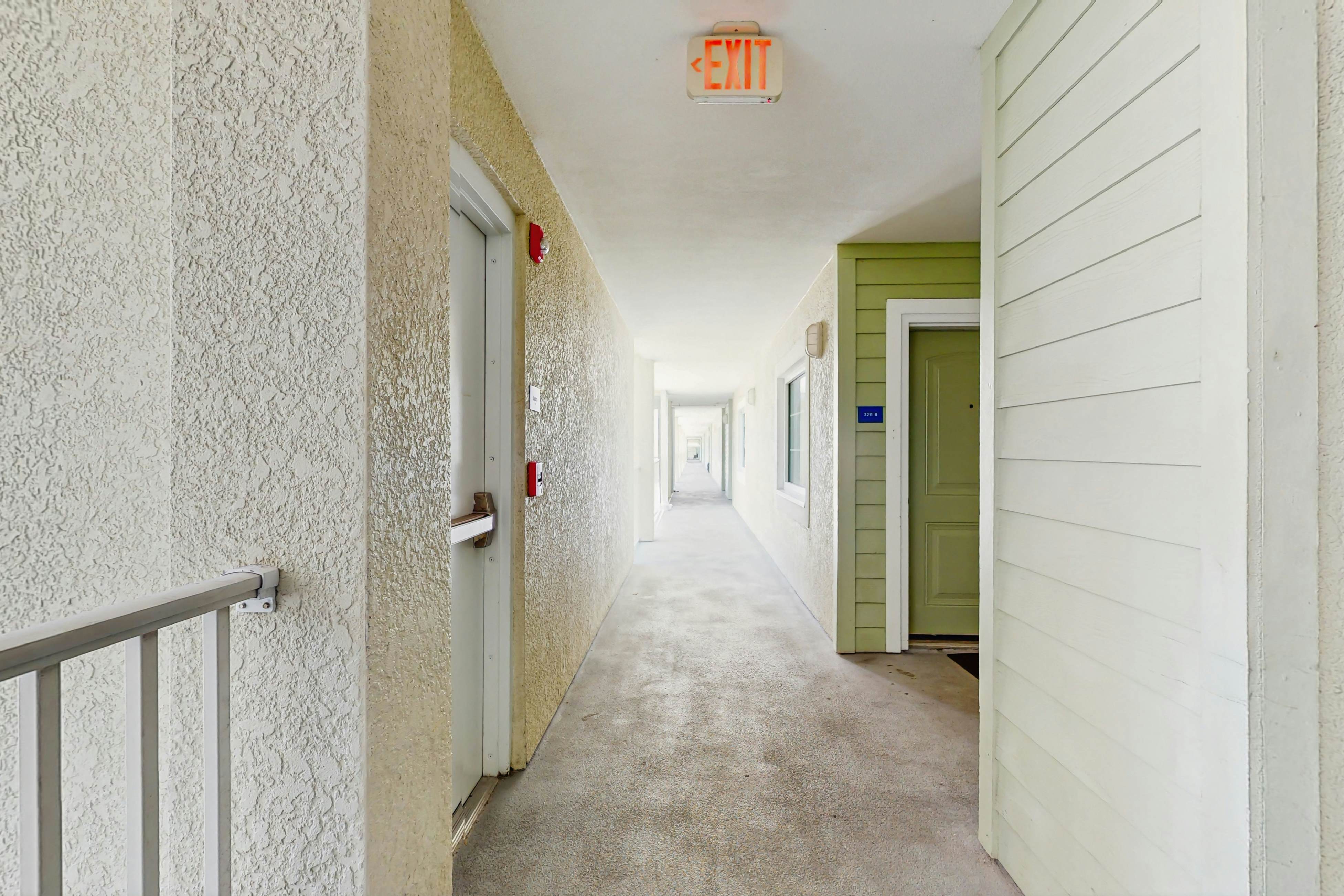 Stylish, snowbird-friendly condo near the beach with AC & W/D - dog-friendly