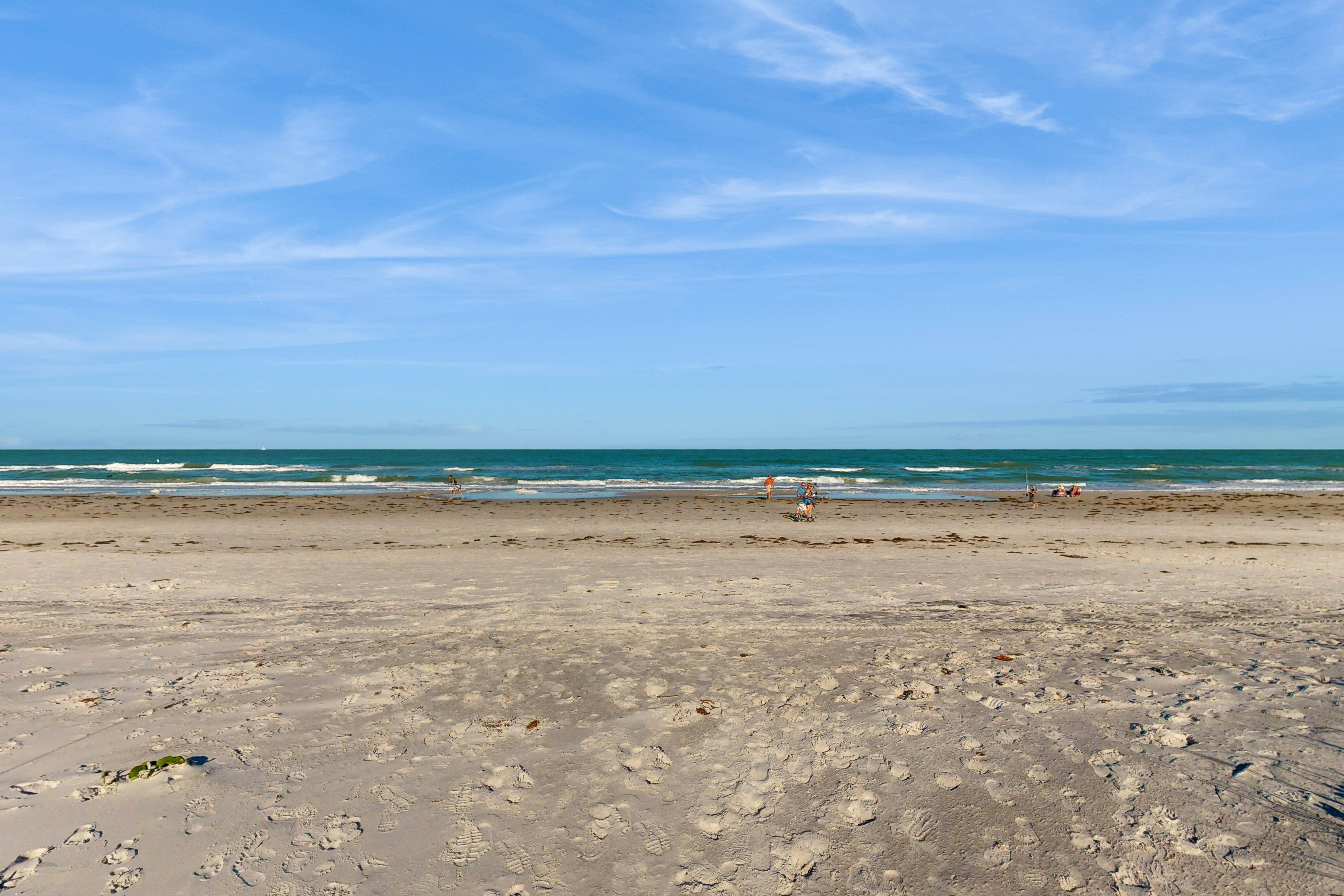 Beachfront condo with jaw-dropping Gulf views - full kitchen & central AC