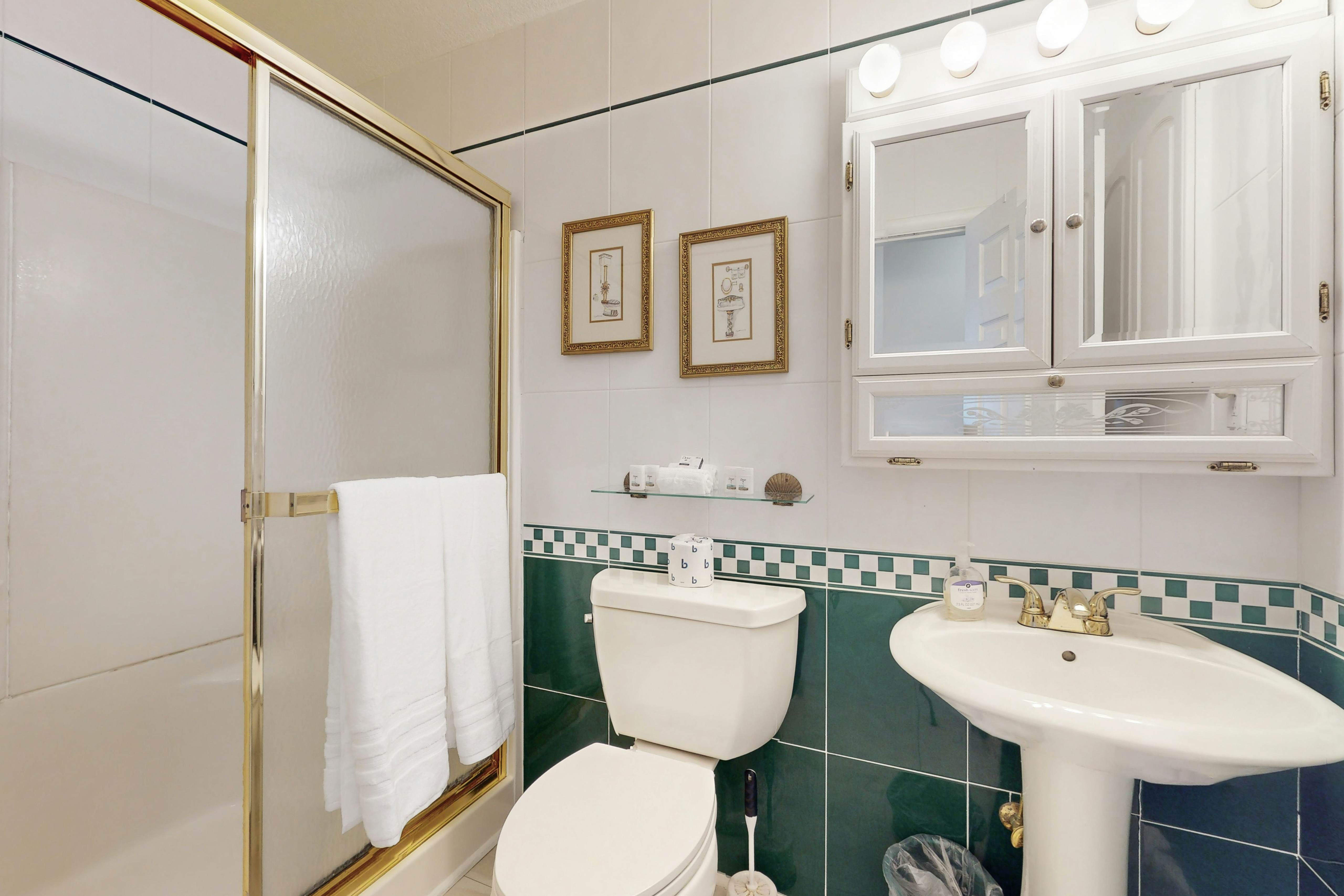 Beachfront condo with jaw-dropping Gulf views - full kitchen & central AC