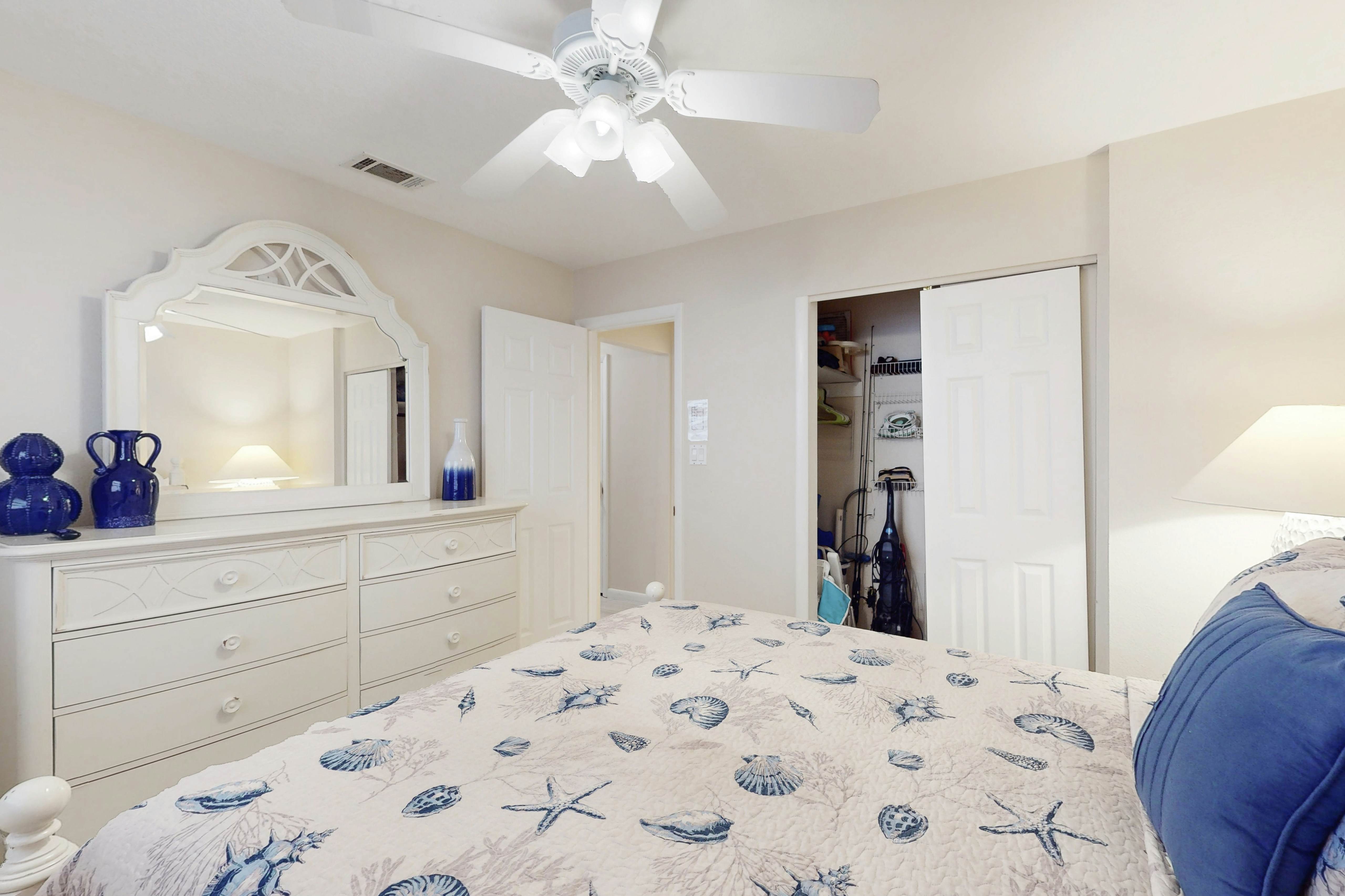 Beachfront condo with jaw-dropping Gulf views - full kitchen & central AC