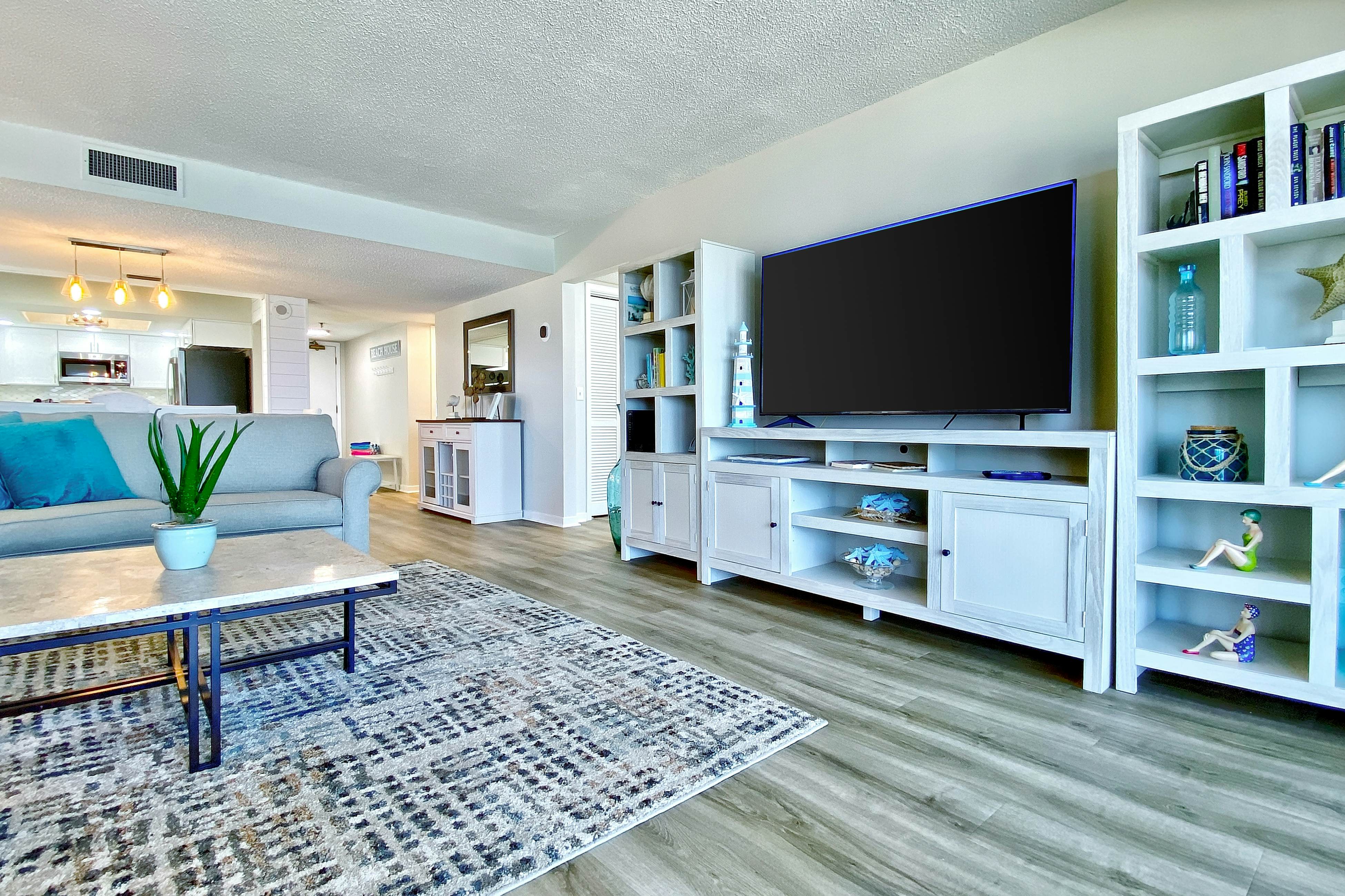 Pristine condo with sweeping Gulf views, pool, sauna, & tennis