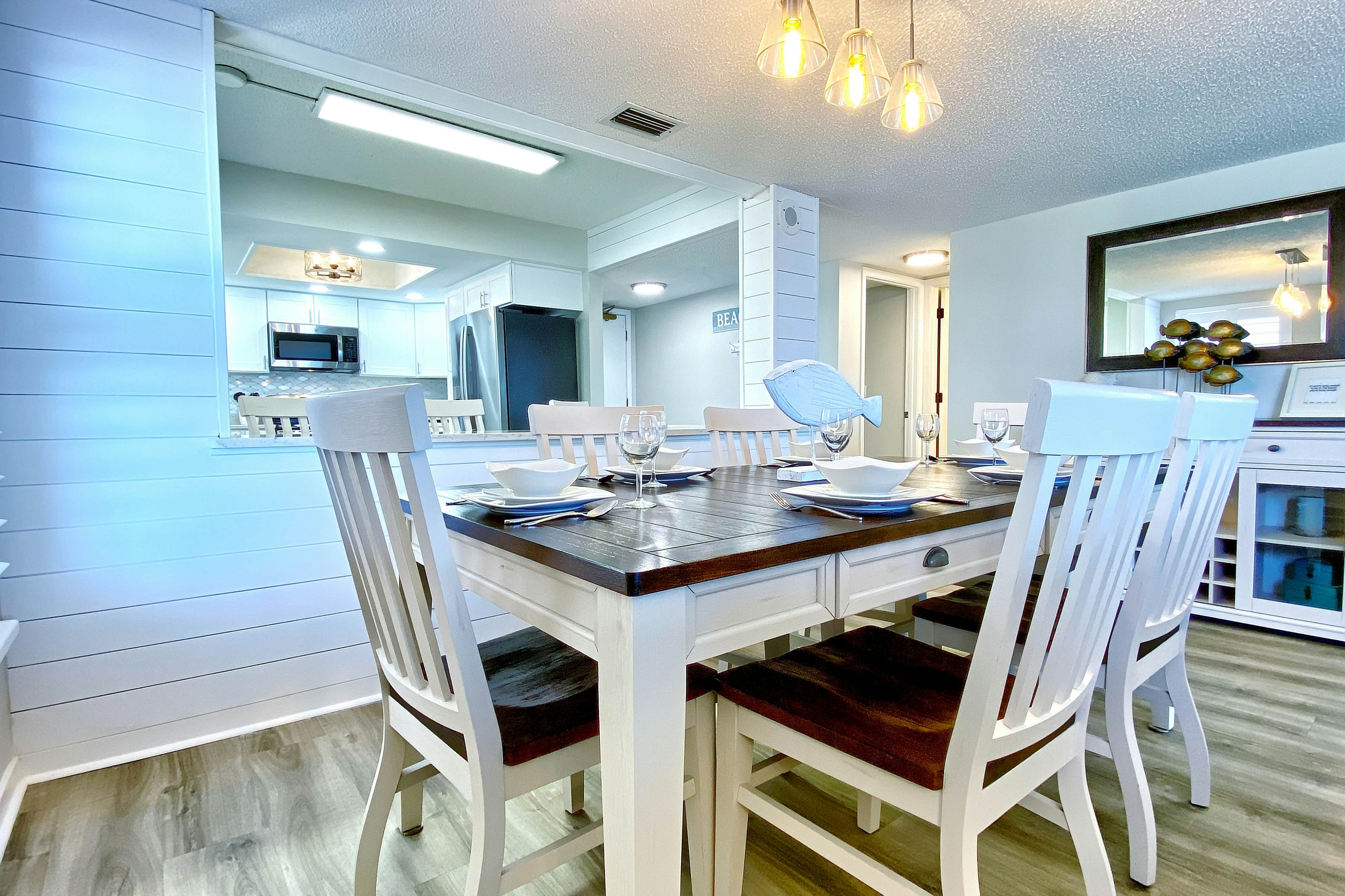 Pristine condo with sweeping Gulf views, pool, sauna, & tennis