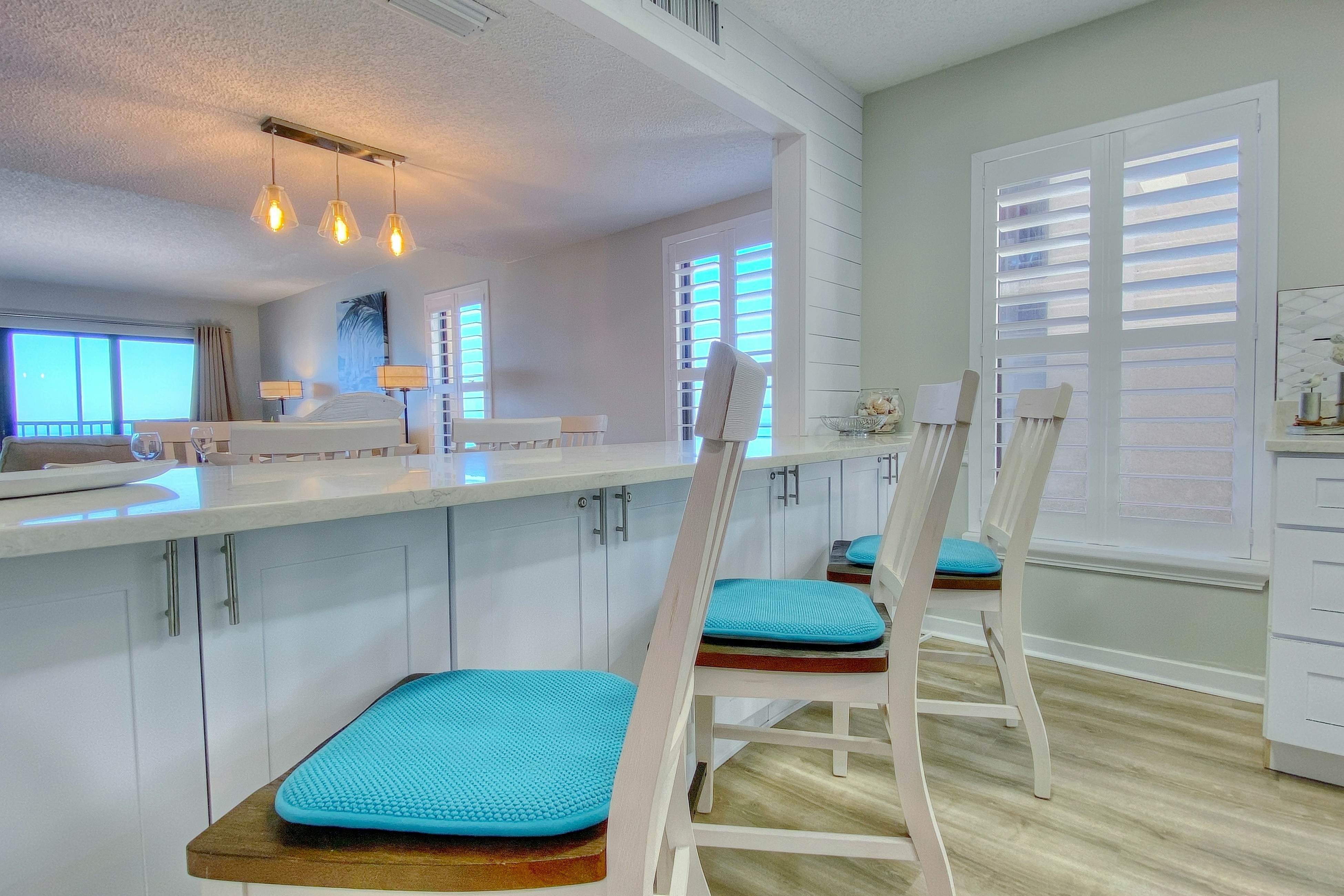 Pristine condo with sweeping Gulf views, pool, sauna, & tennis