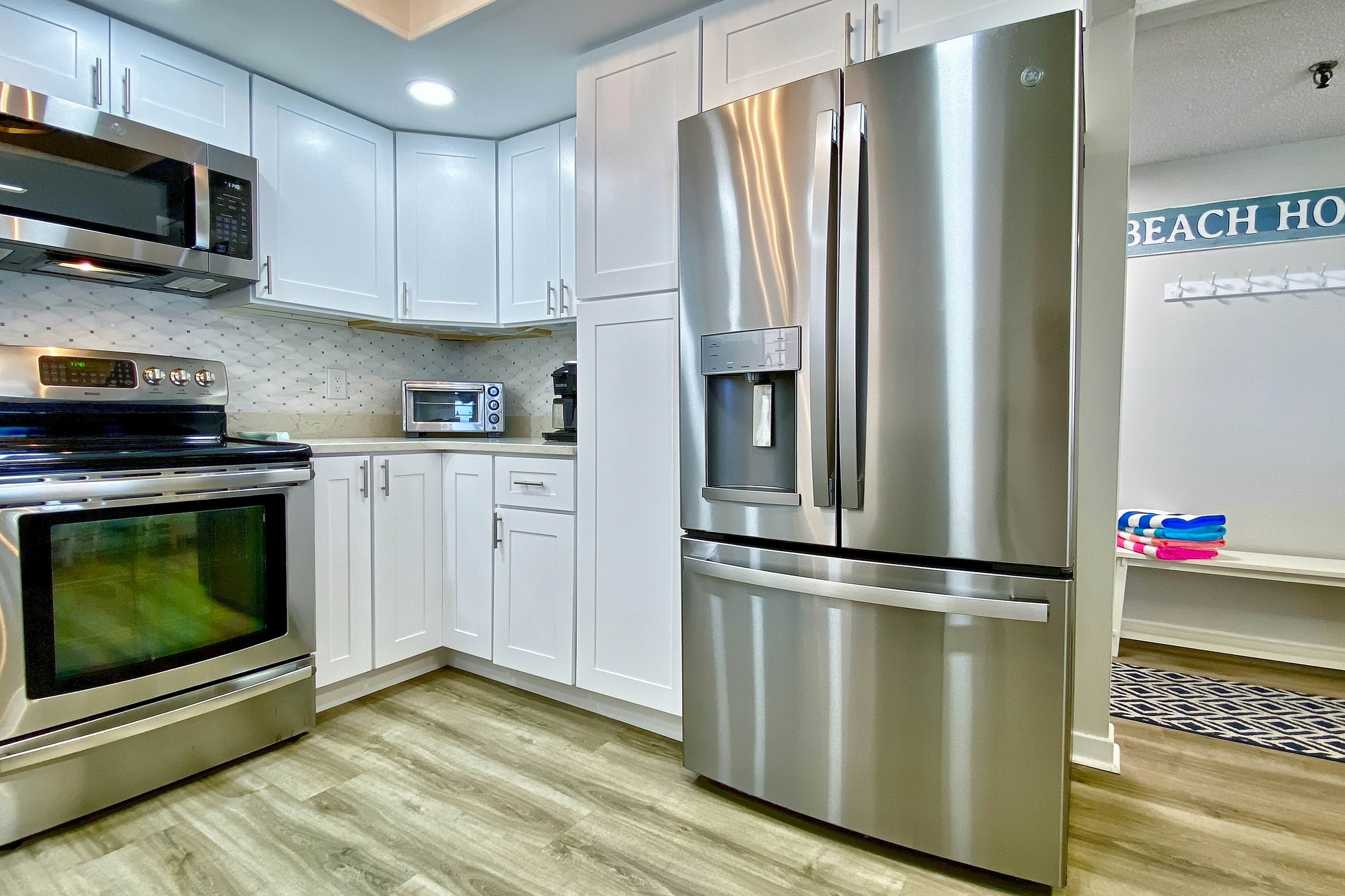 Pristine condo with sweeping Gulf views, pool, sauna, & tennis