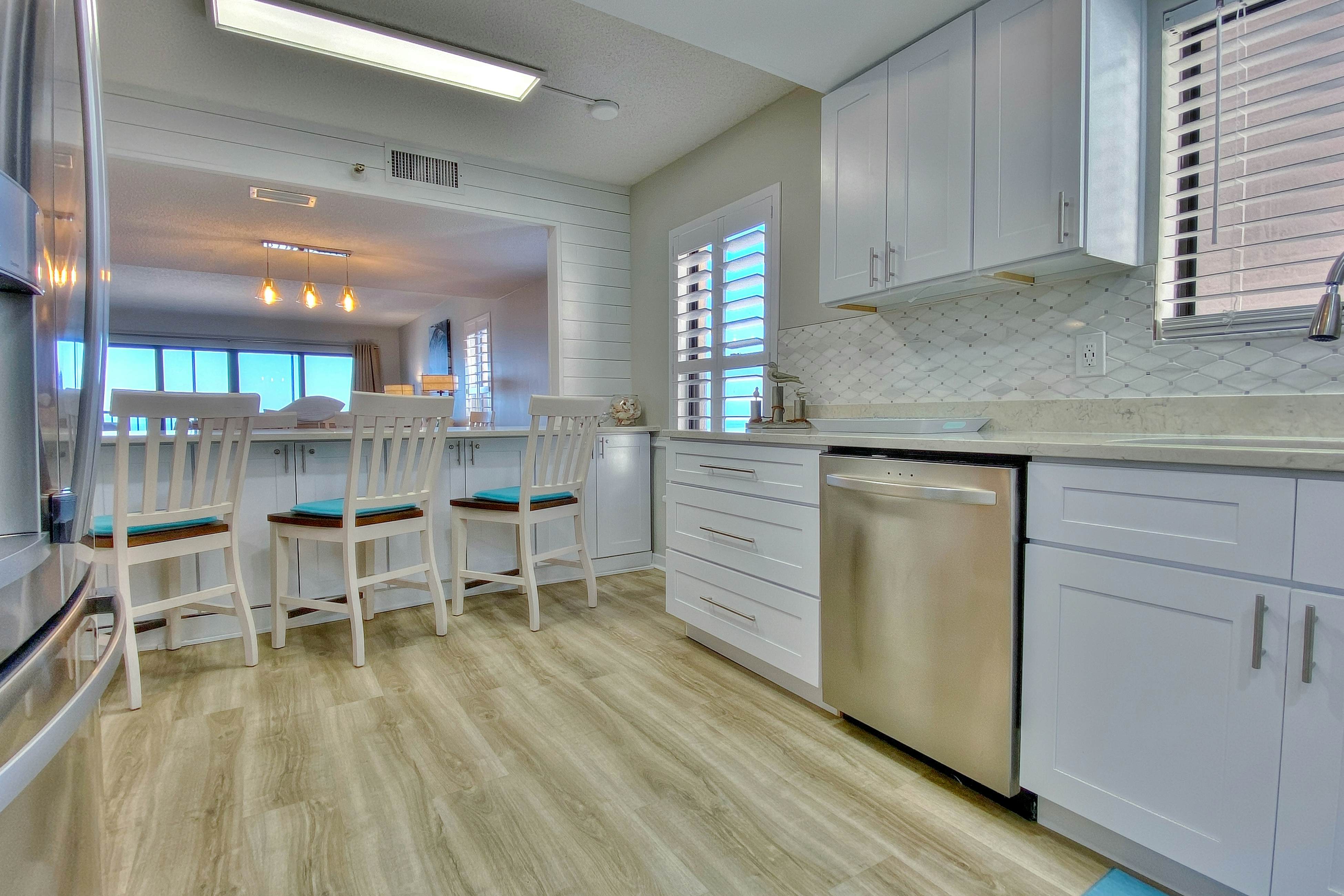 Pristine condo with sweeping Gulf views, pool, sauna, & tennis