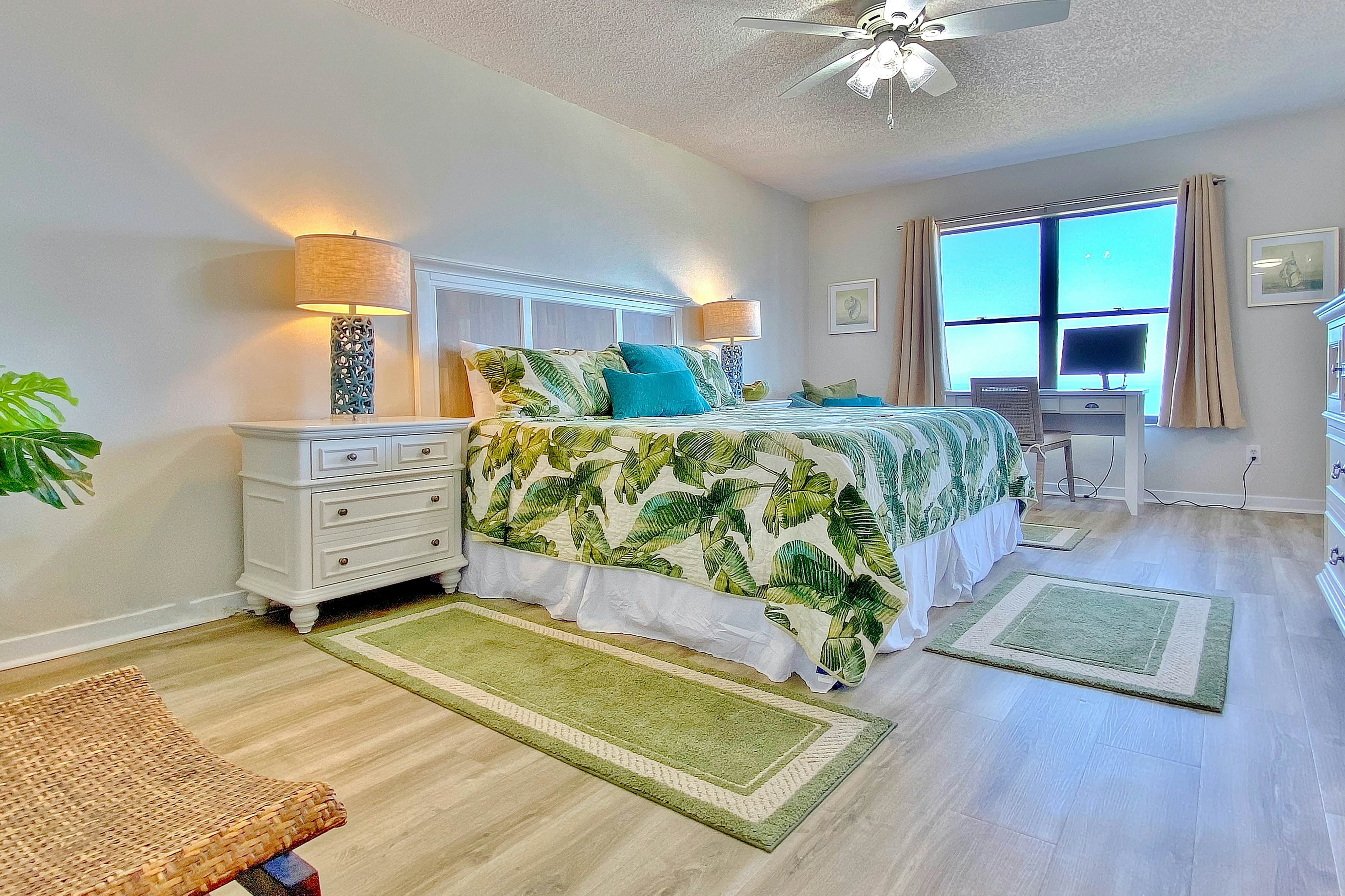 Pristine condo with sweeping Gulf views, pool, sauna, & tennis