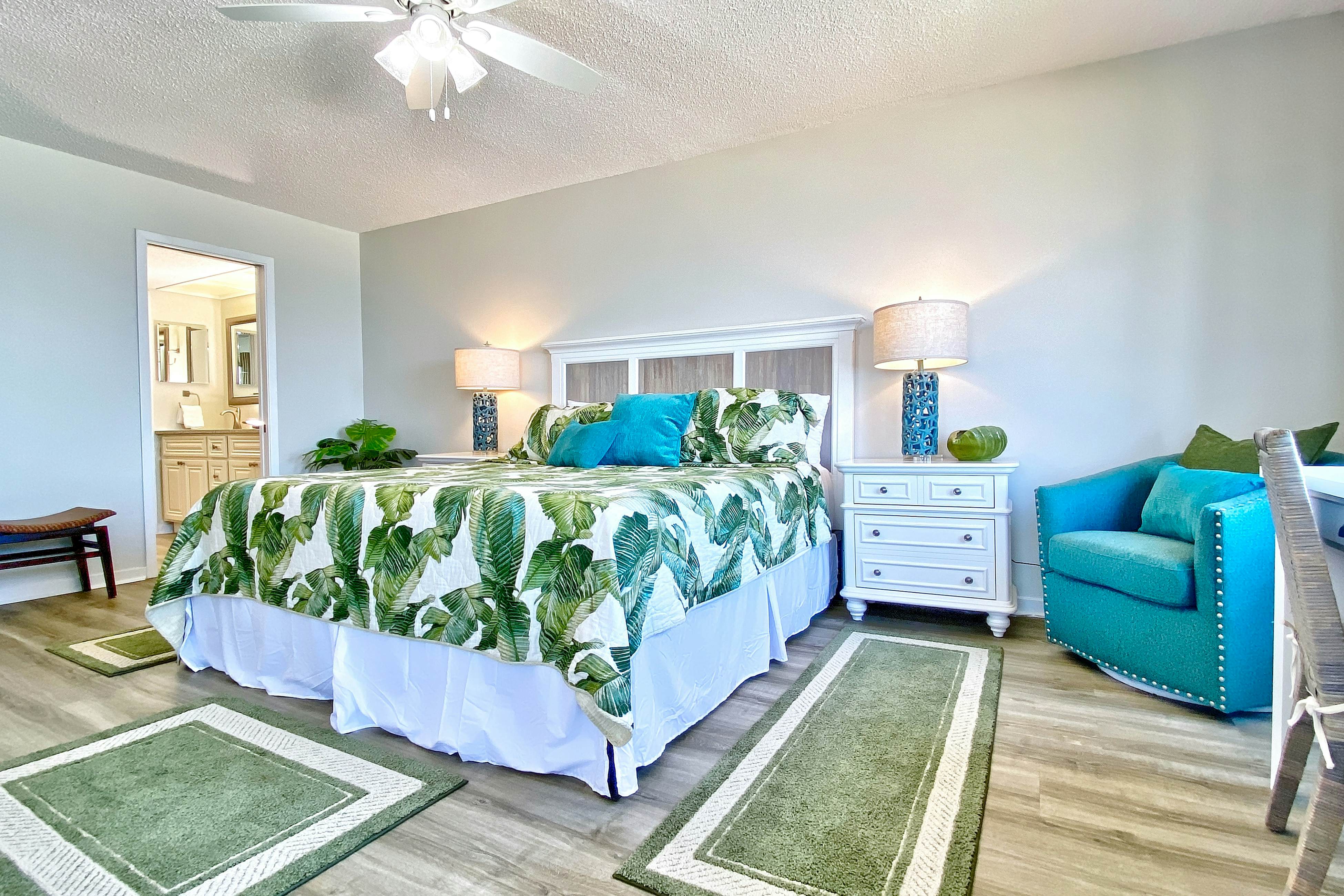 Pristine condo with sweeping Gulf views, pool, sauna, & tennis