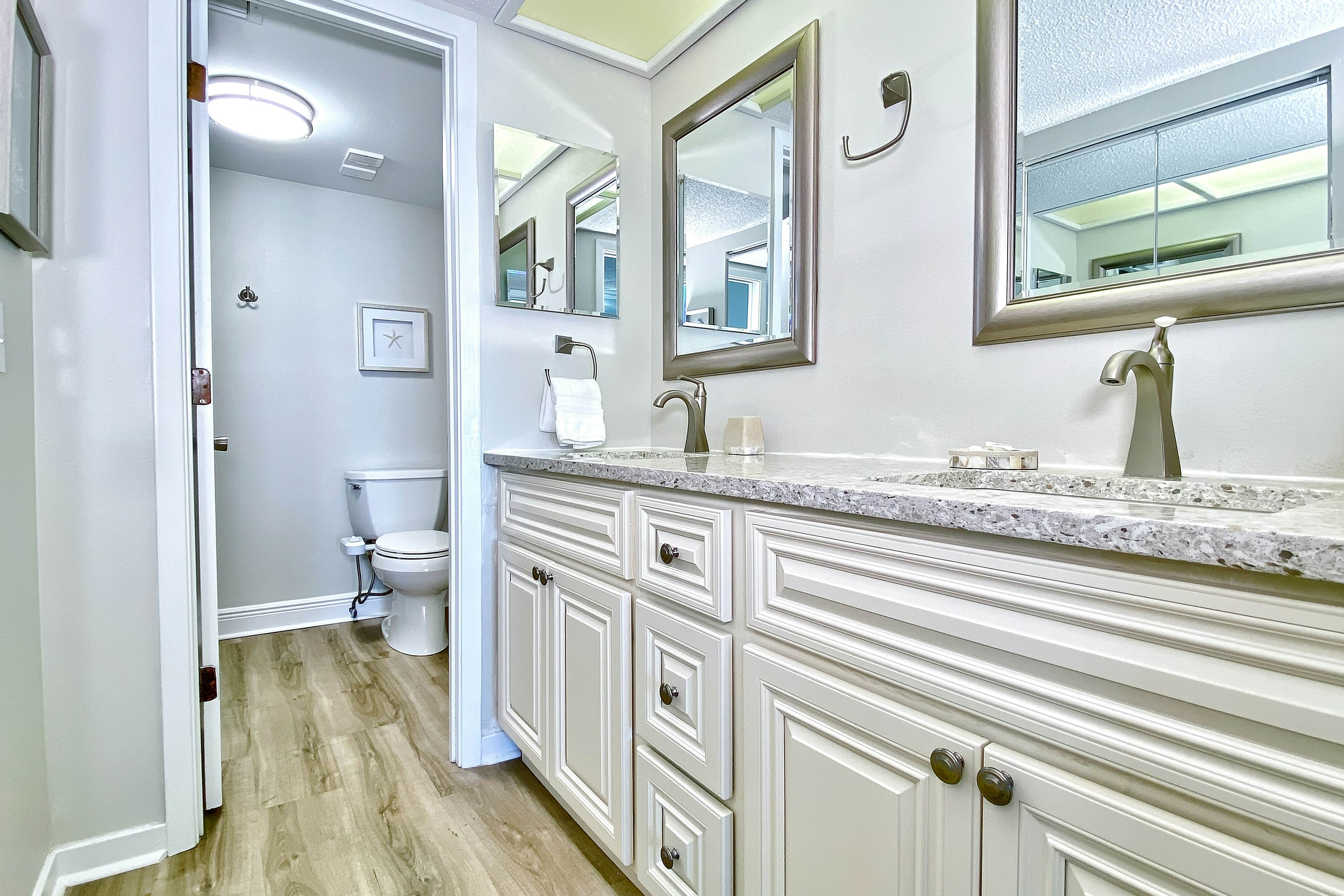 Pristine condo with sweeping Gulf views, pool, sauna, & tennis