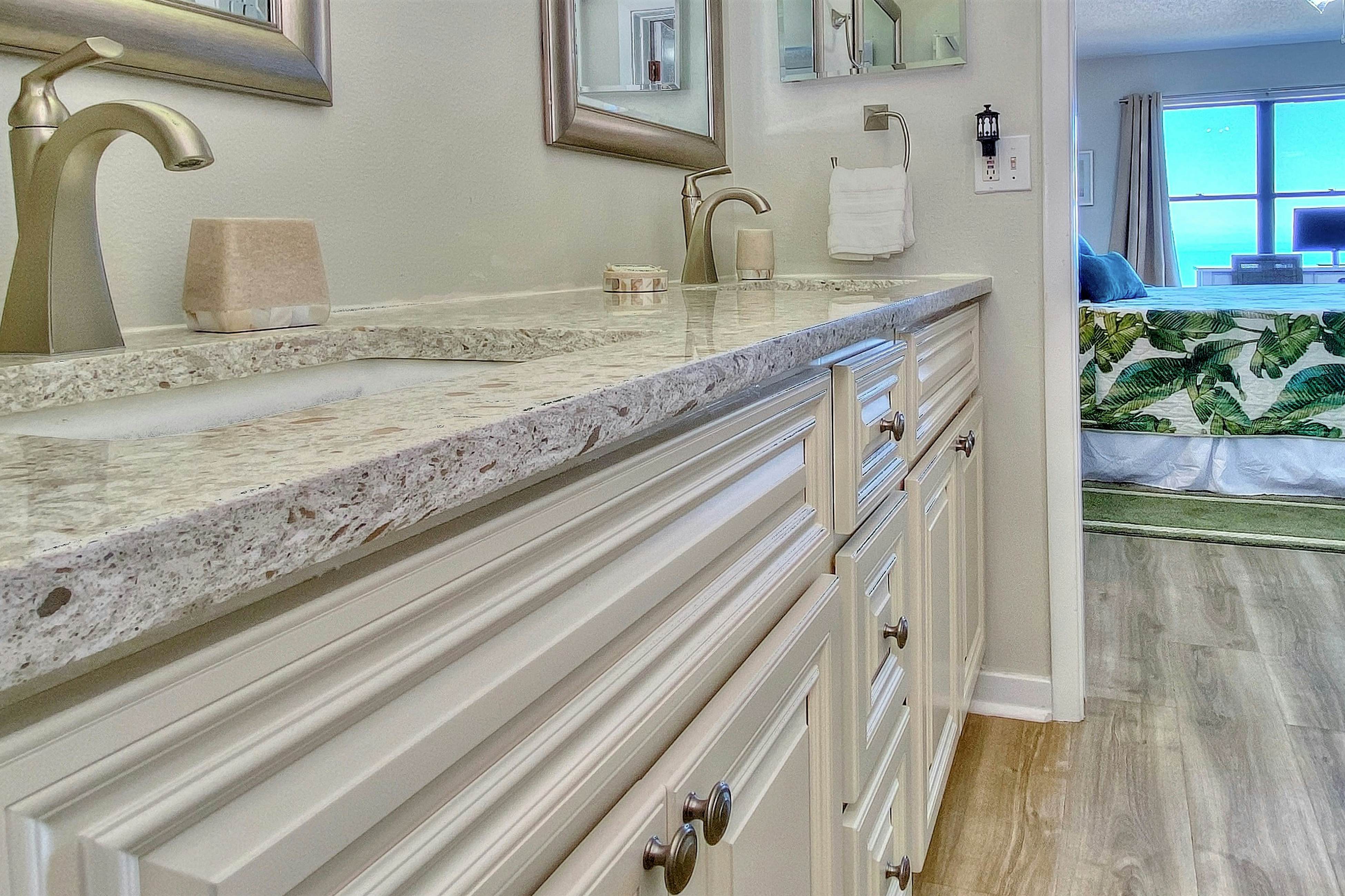 Pristine condo with sweeping Gulf views, pool, sauna, & tennis