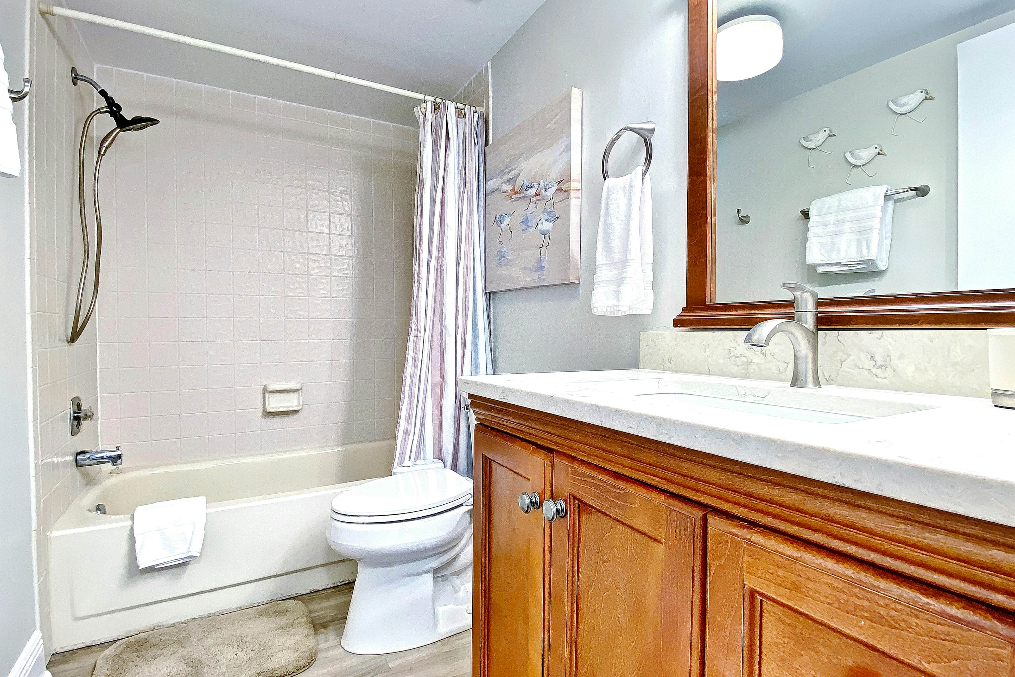 Pristine condo with sweeping Gulf views, pool, sauna, & tennis