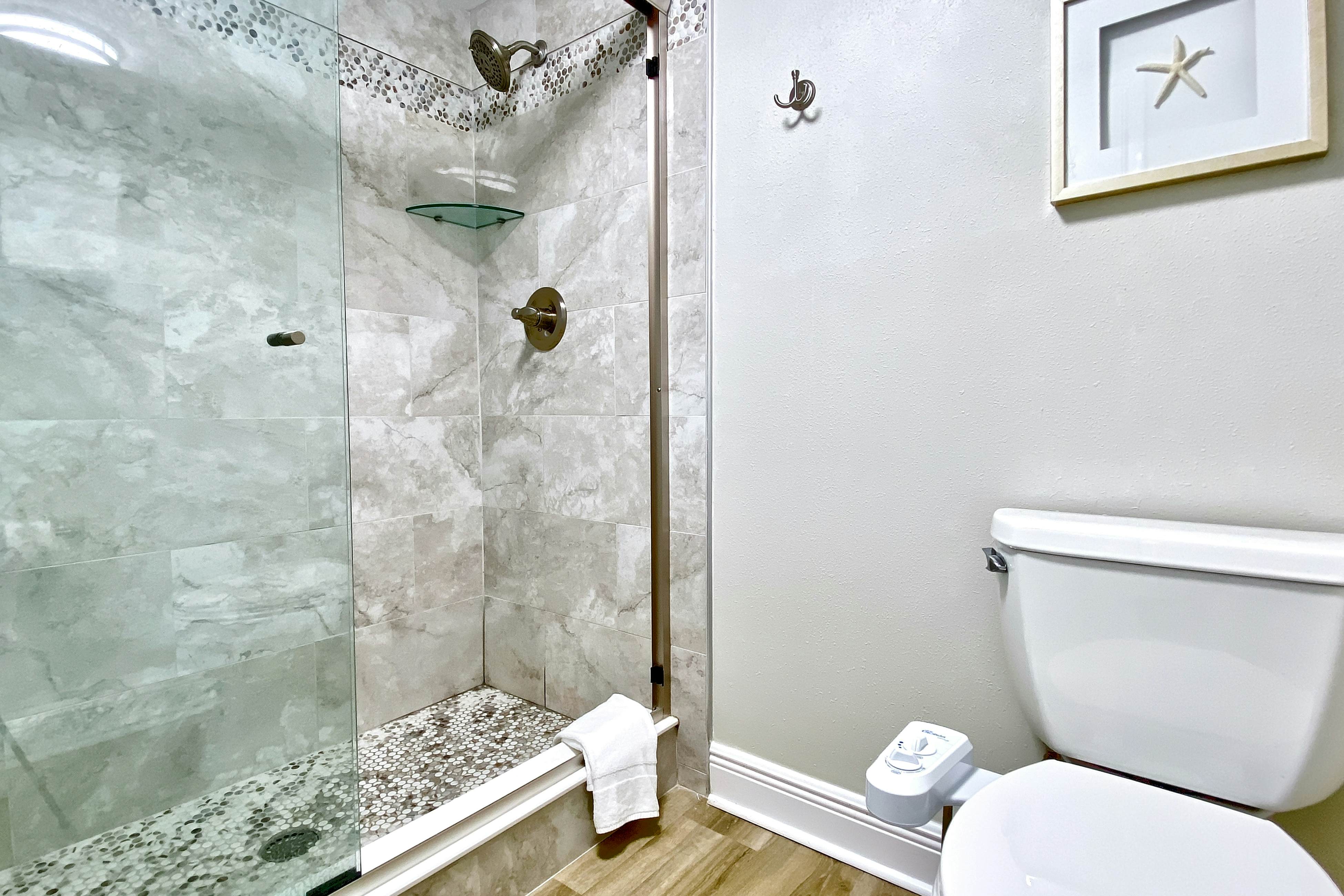 Pristine condo with sweeping Gulf views, pool, sauna, & tennis