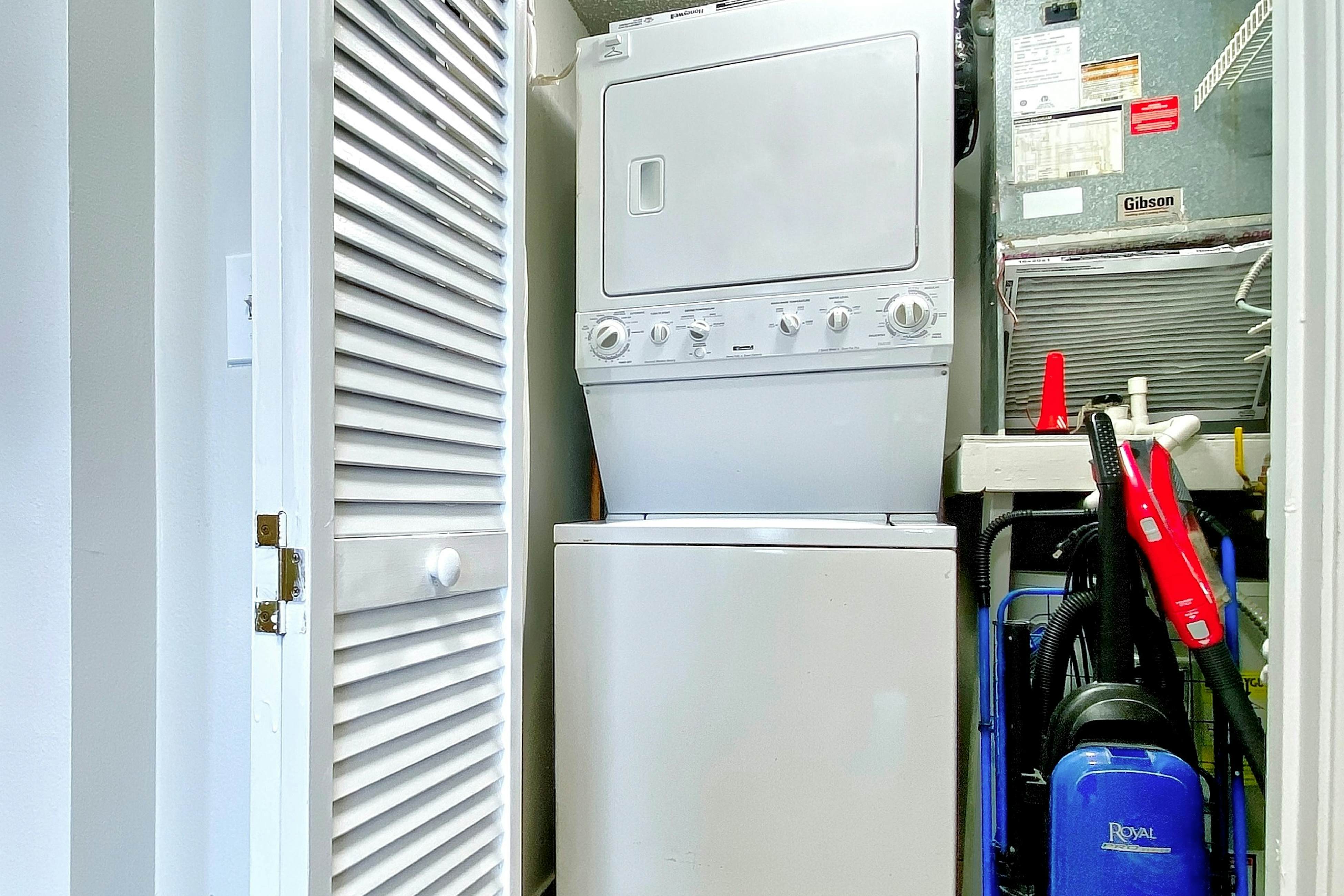 Pristine condo with sweeping Gulf views, pool, sauna, & tennis