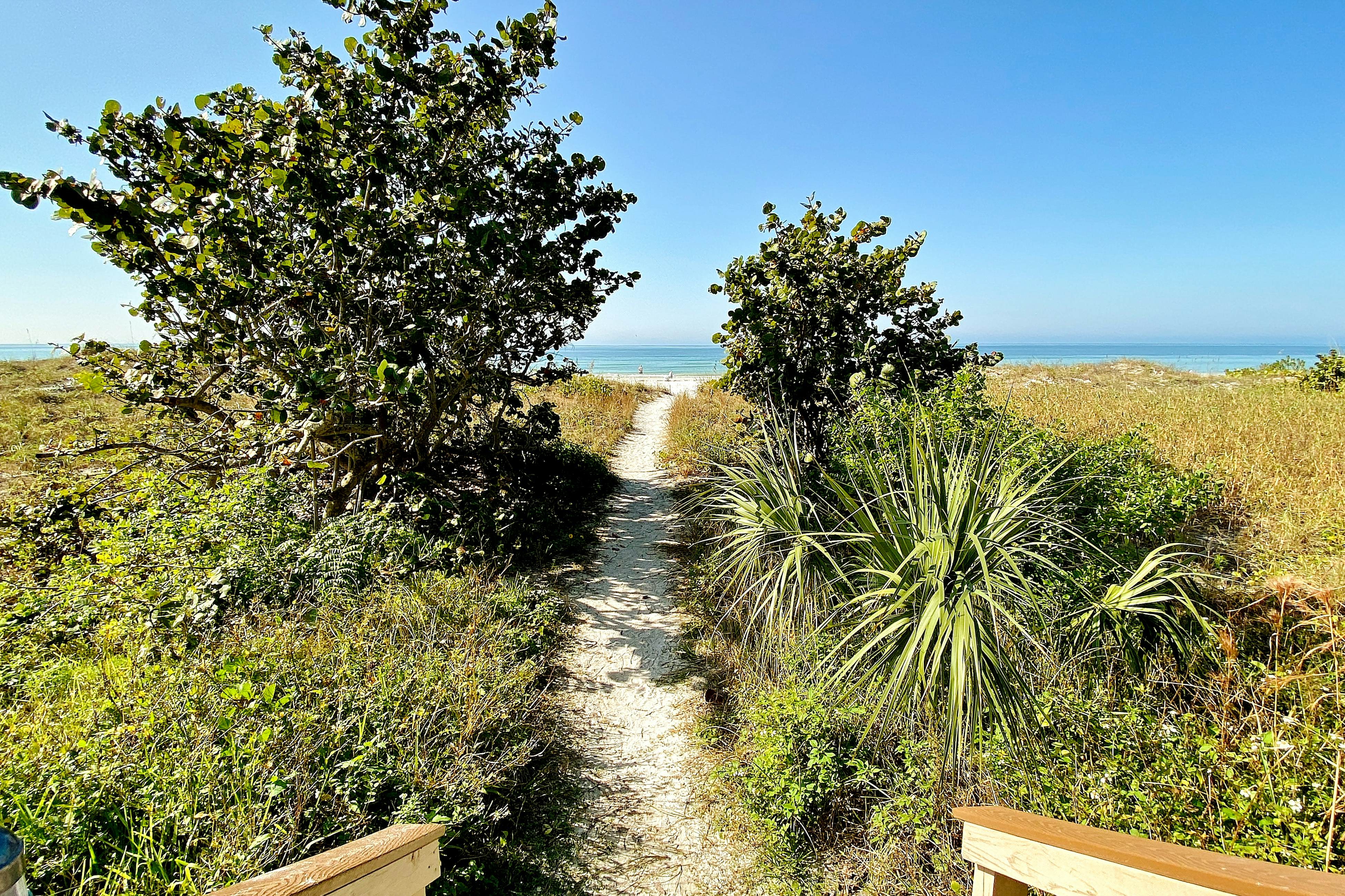 Pristine condo with sweeping Gulf views, pool, sauna, & tennis