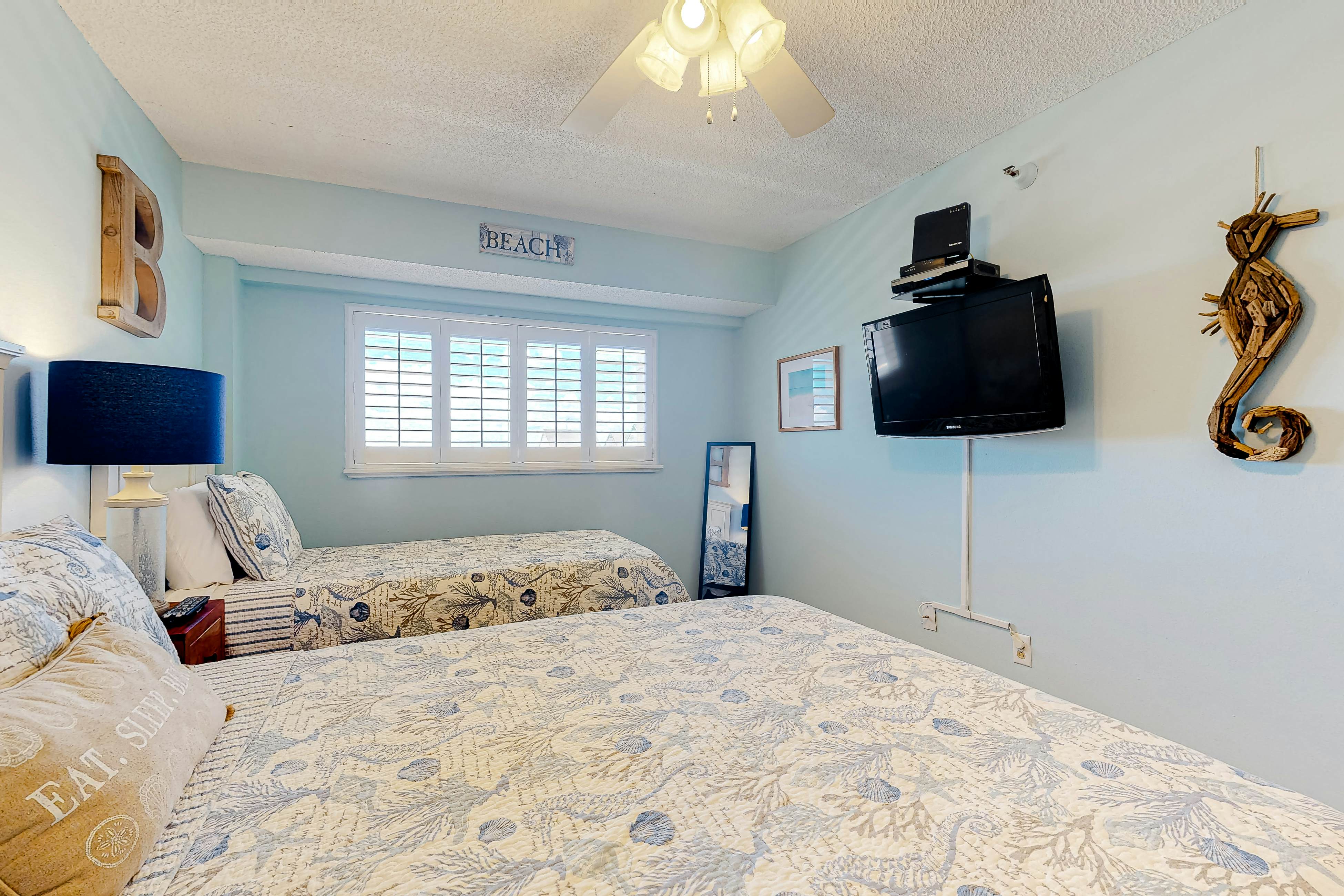 Waterfront condo with heated pool, hot tub, central AC & W/D - snowbird-friendly