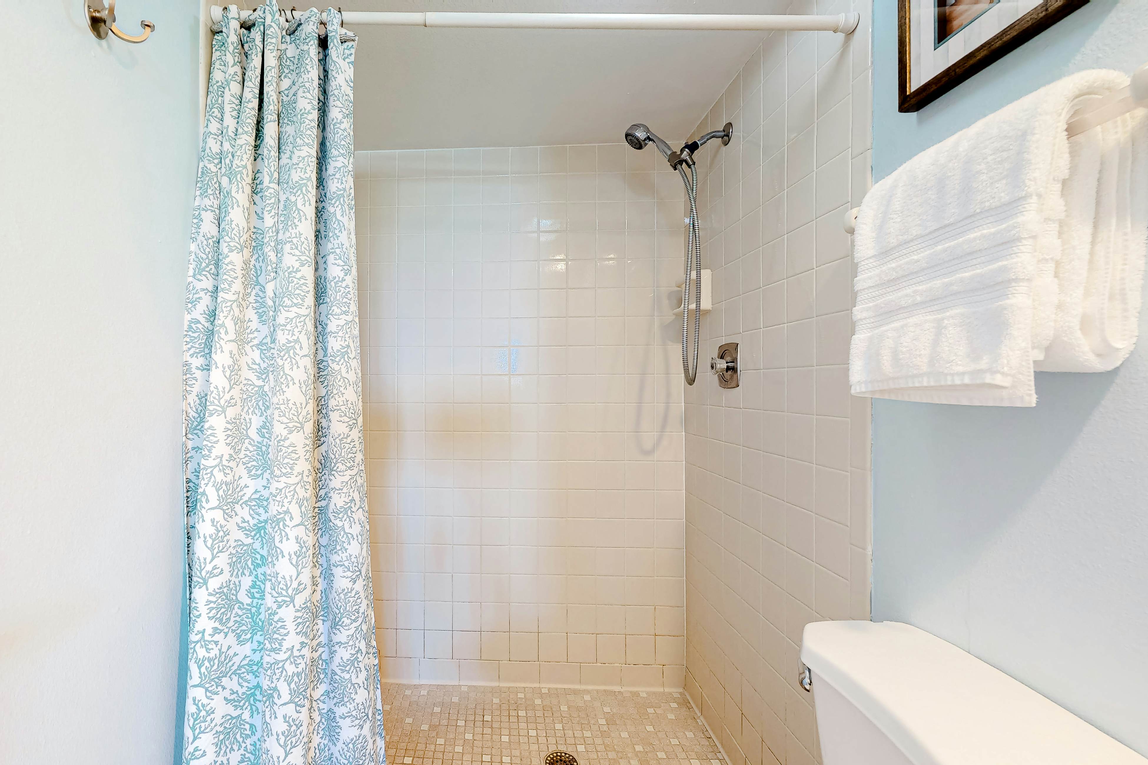 Waterfront condo with heated pool, hot tub, central AC & W/D - snowbird-friendly