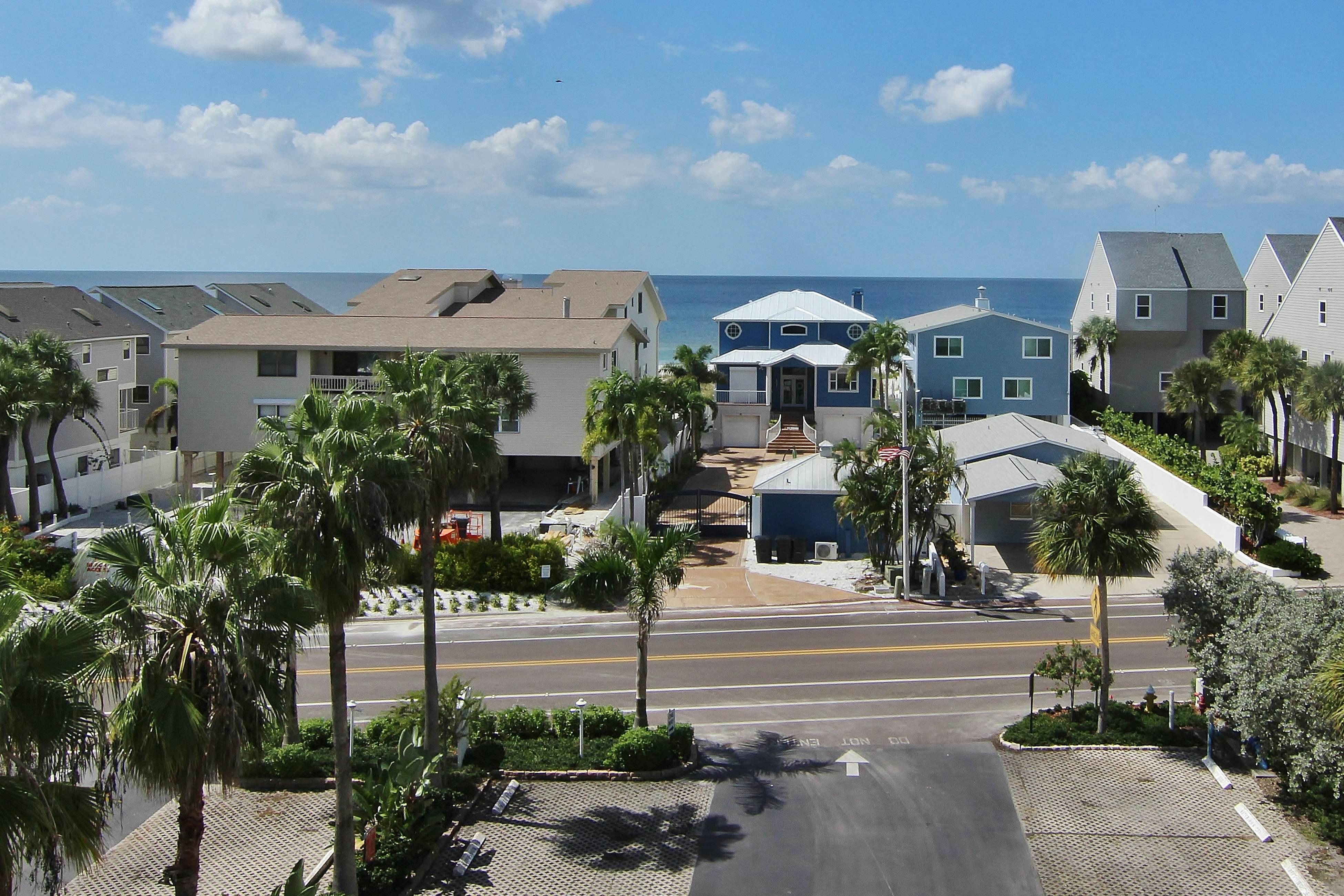 Waterfront condo with heated pool, hot tub, central AC & W/D - snowbird-friendly