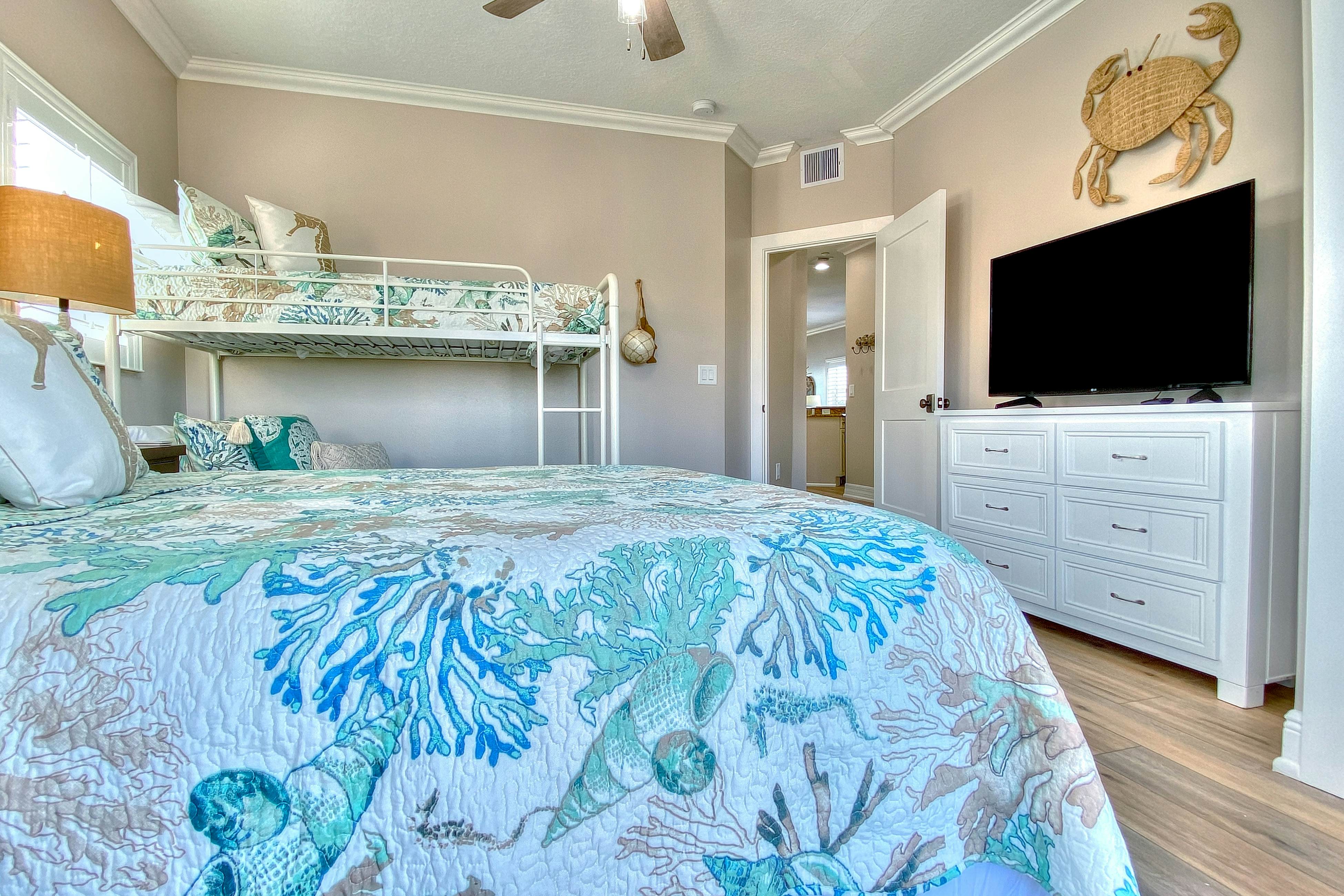 Beachfront condo with WiFi, EV chargers, AC - one dog welcome