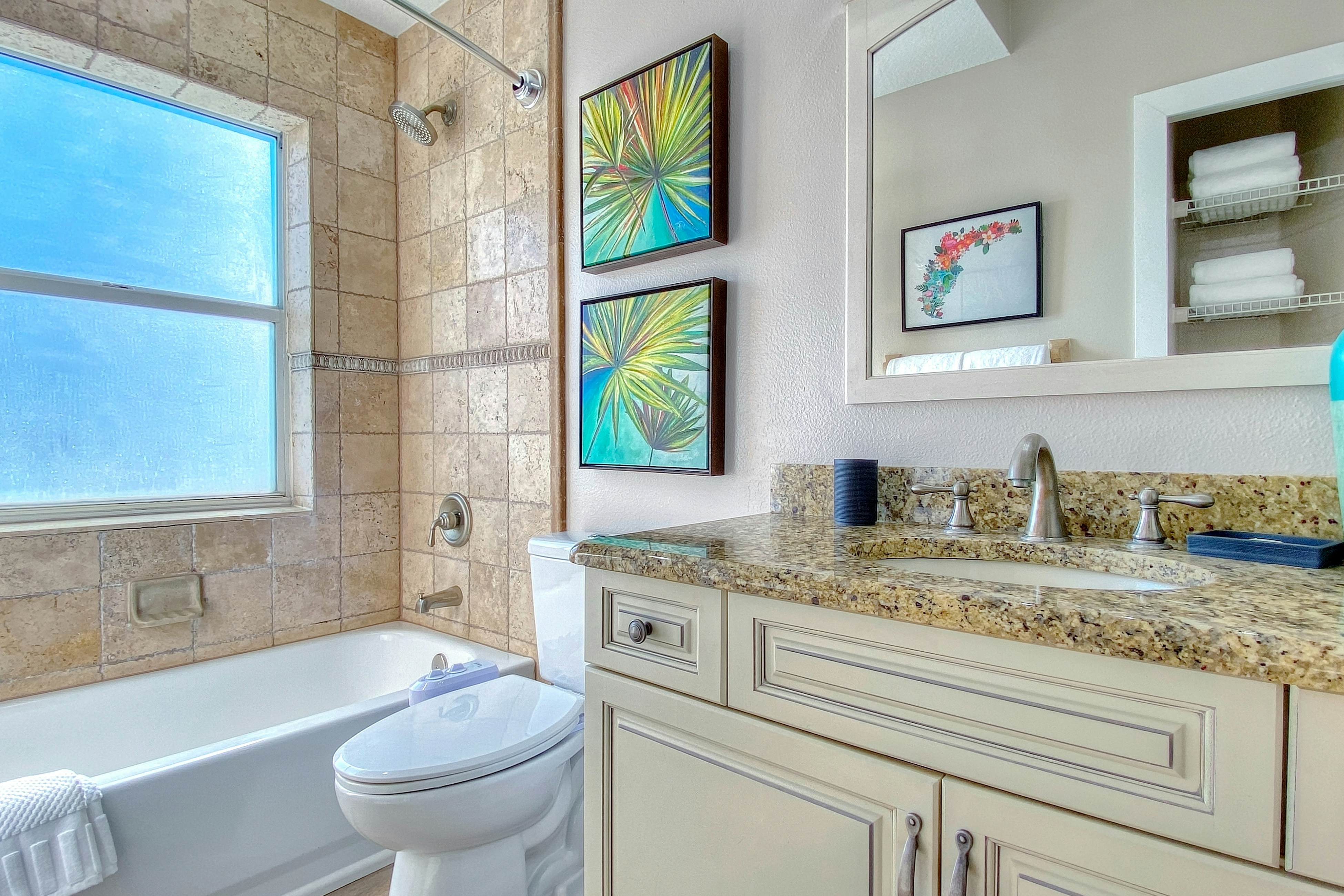 Beachfront condo with WiFi, EV chargers, AC - one dog welcome