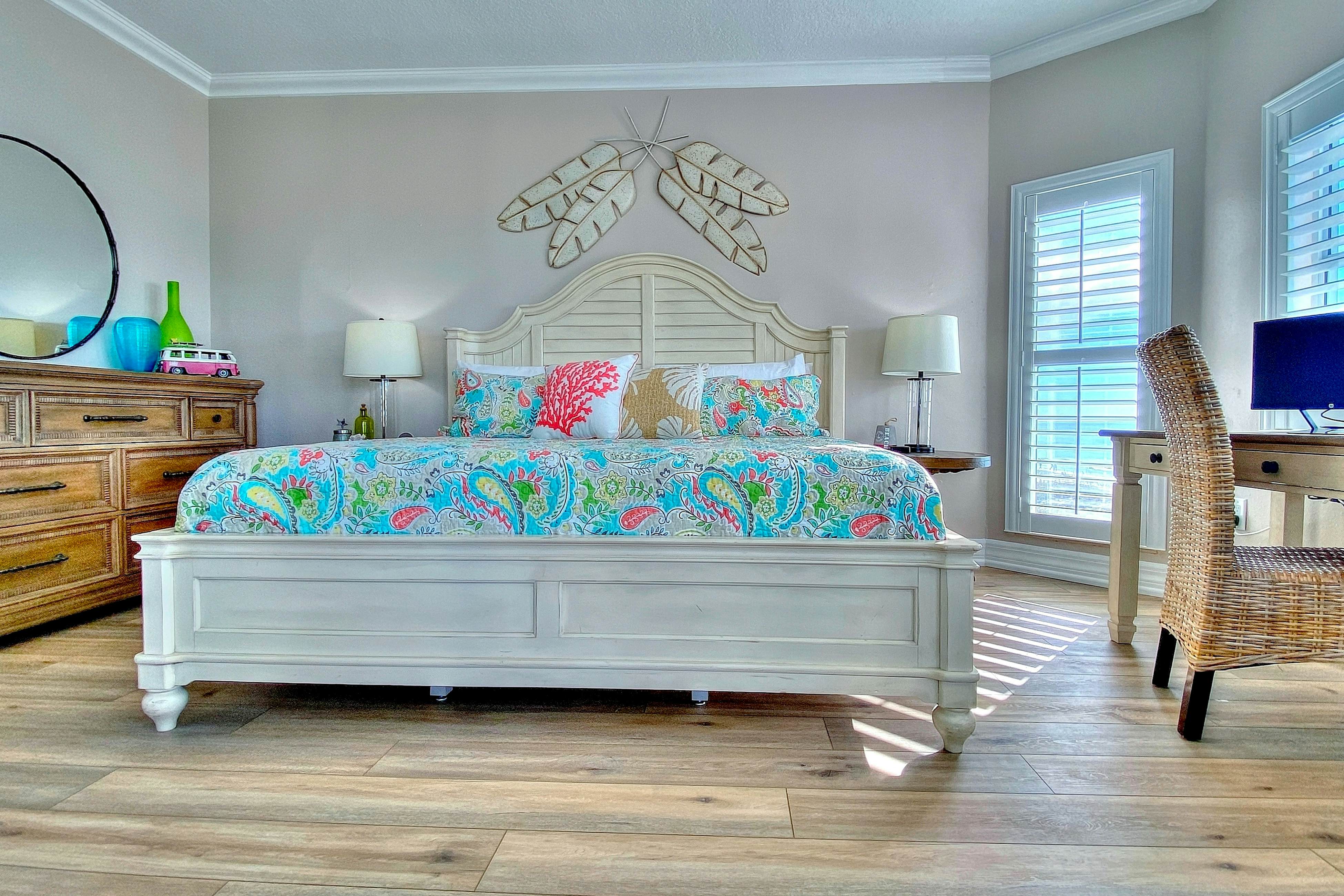 Beachfront condo with WiFi, EV chargers, AC - one dog welcome