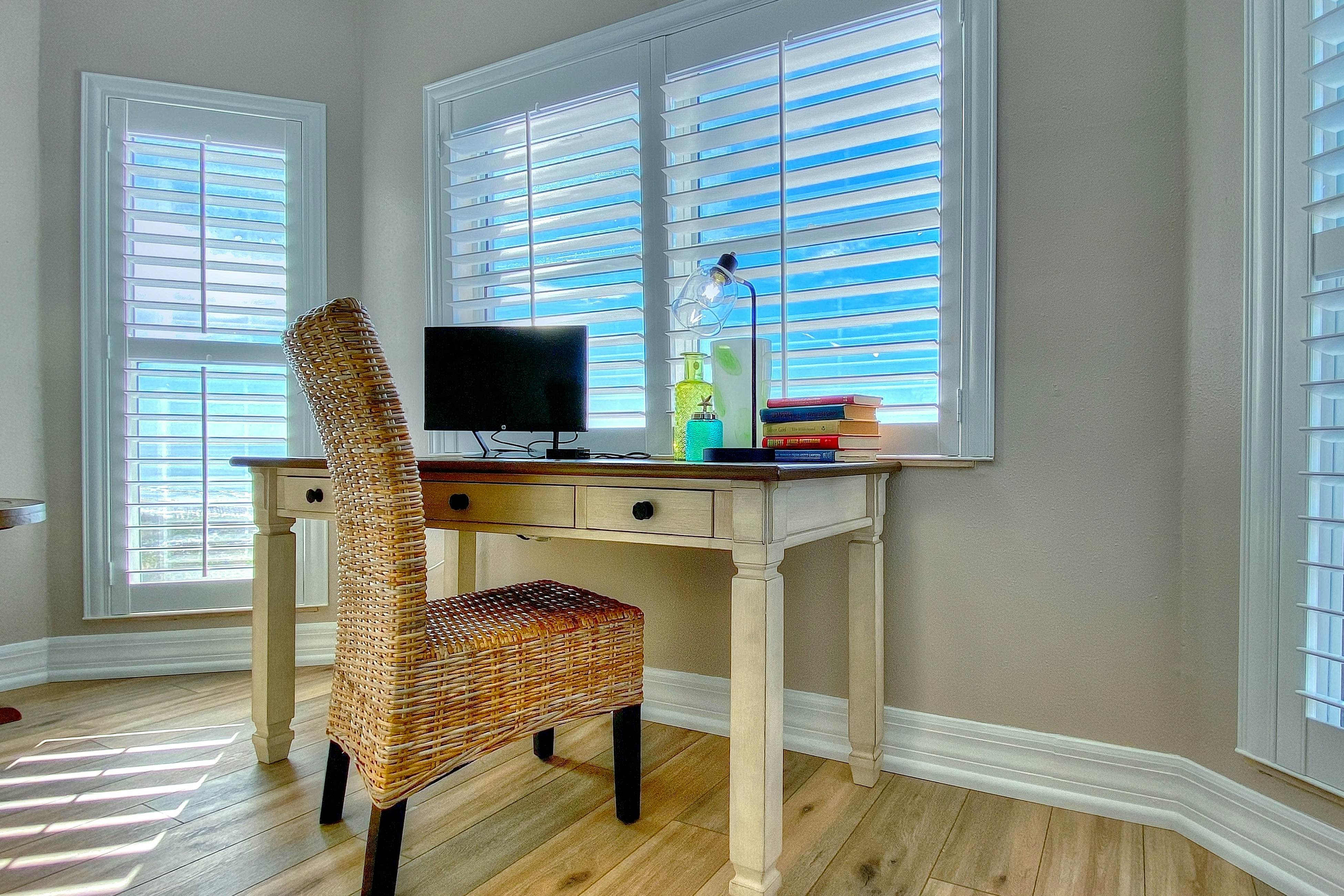 Beachfront condo with WiFi, EV chargers, AC - one dog welcome