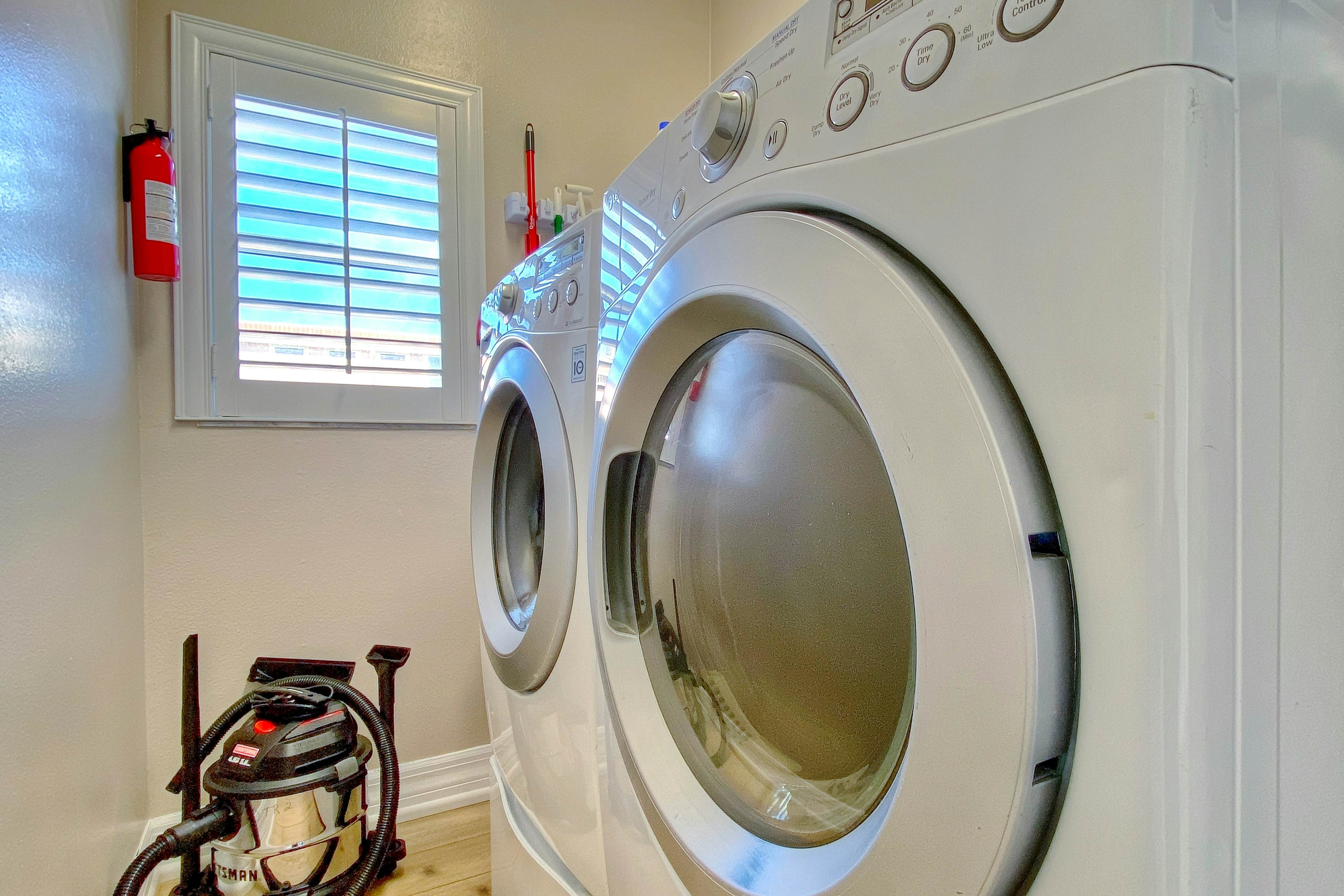 Beachfront condo with WiFi, EV chargers, AC - one dog welcome