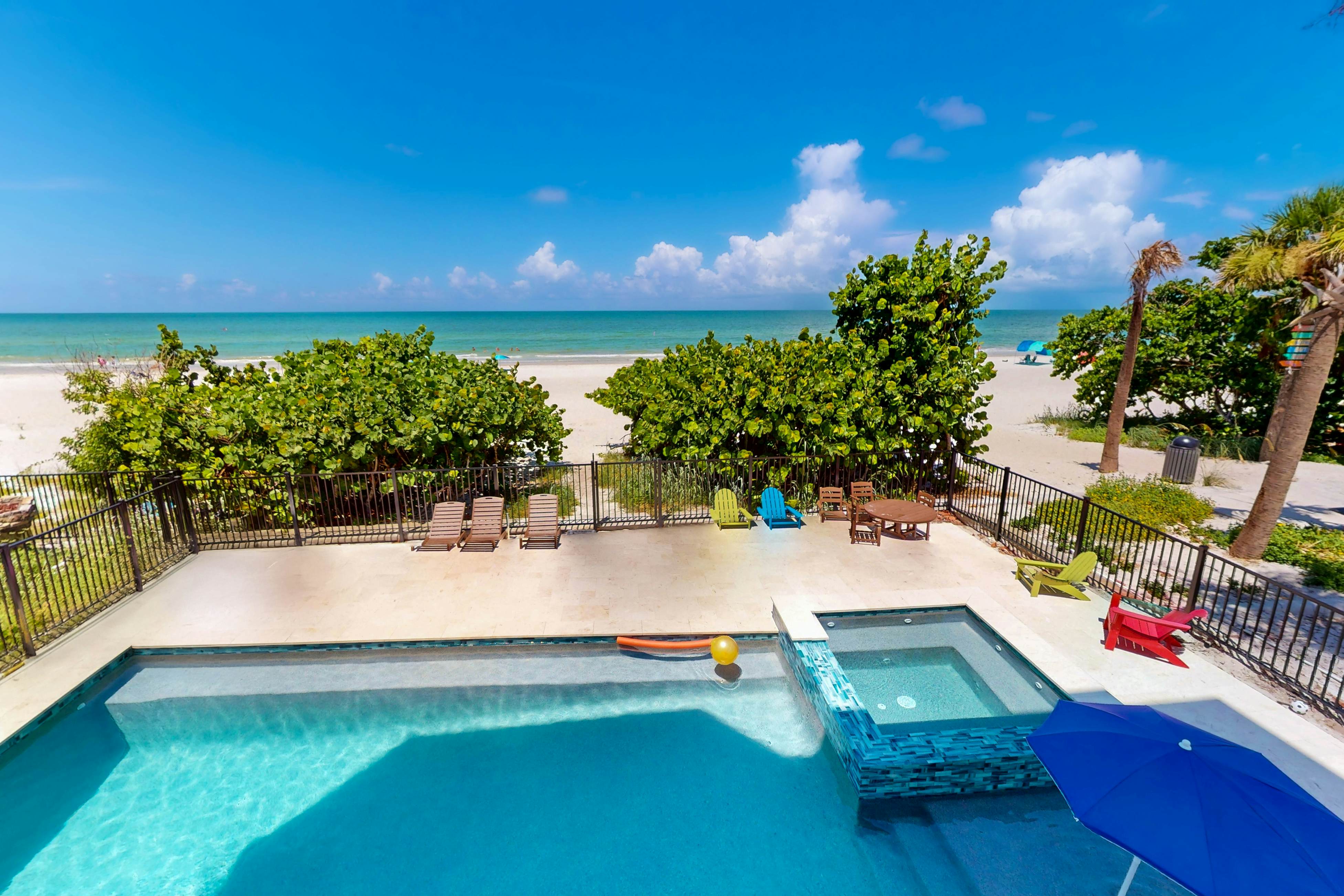 Dog-friendly beachfront paradise with WiFi, AC, washer/dryer