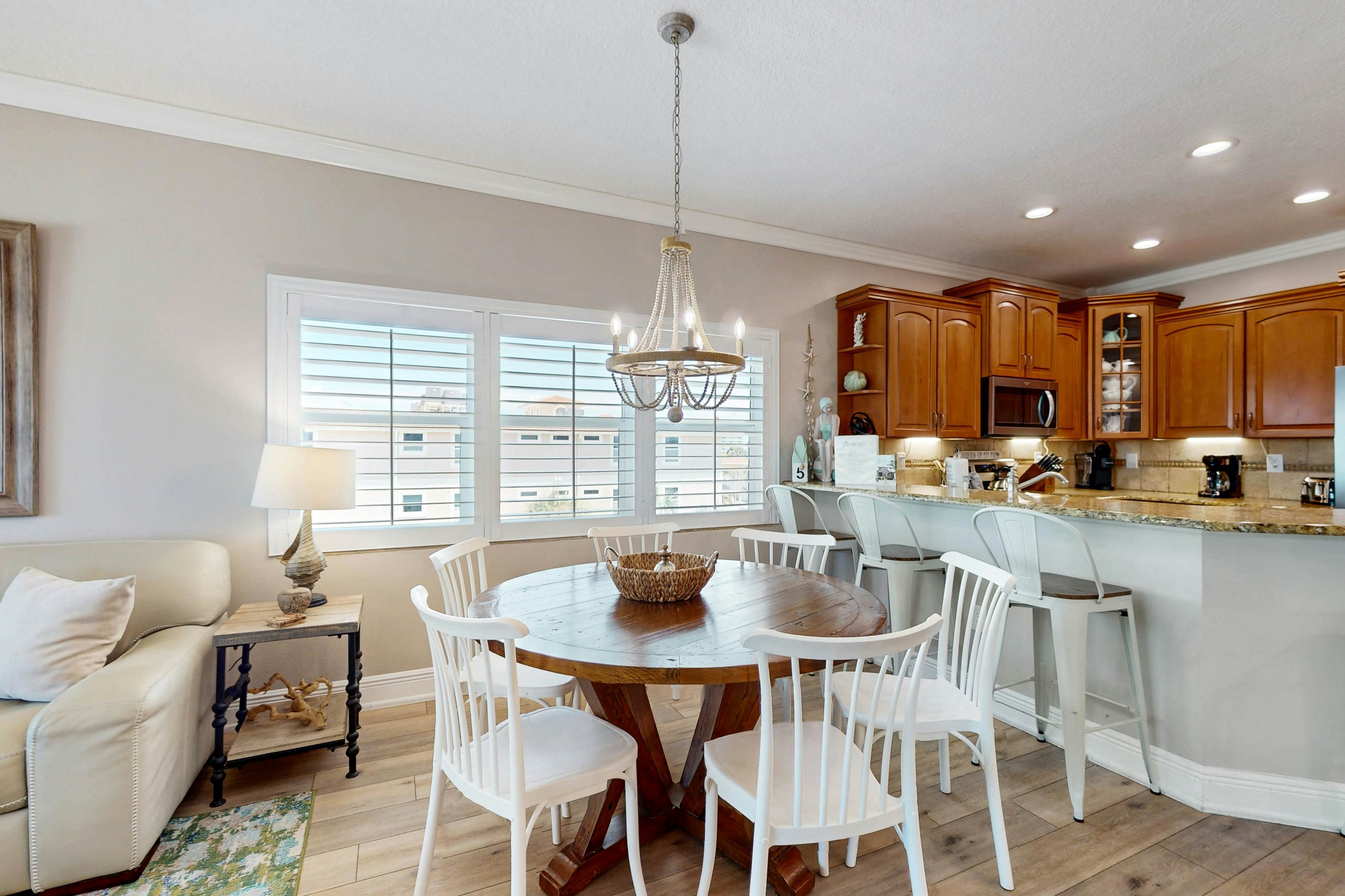 Dog-friendly beachfront paradise with WiFi, AC, washer/dryer