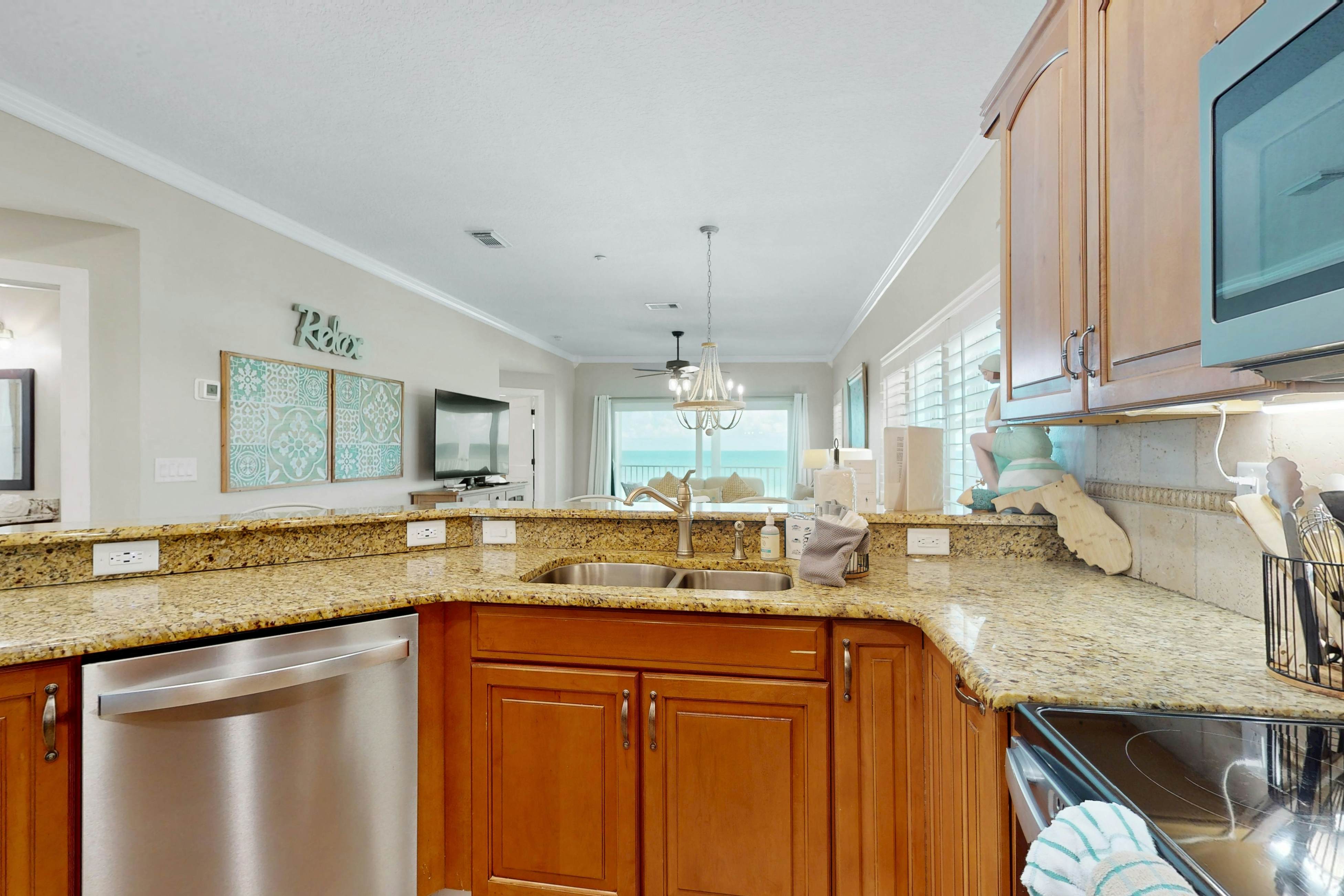 Dog-friendly beachfront paradise with WiFi, AC, washer/dryer