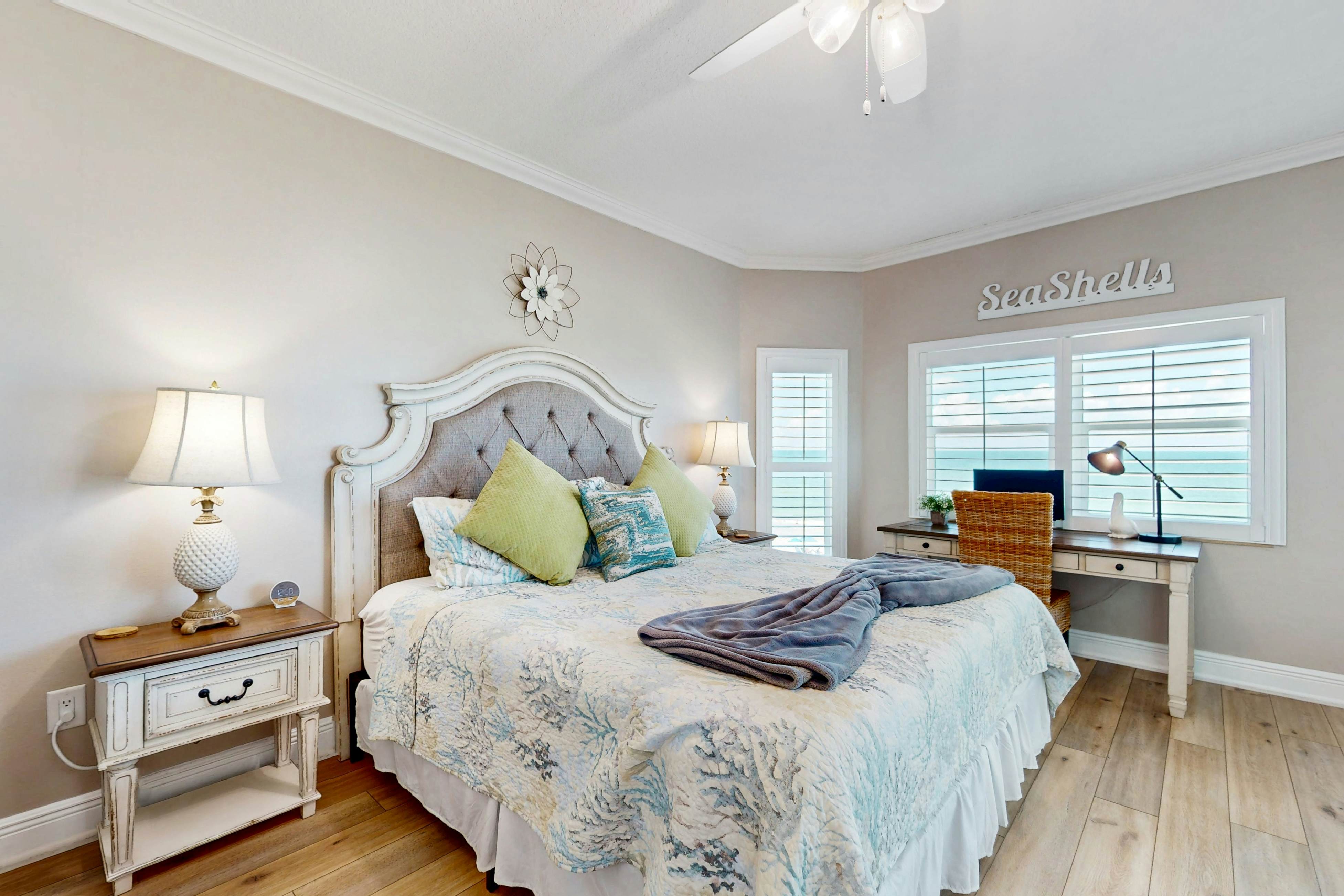 Dog-friendly beachfront paradise with WiFi, AC, washer/dryer