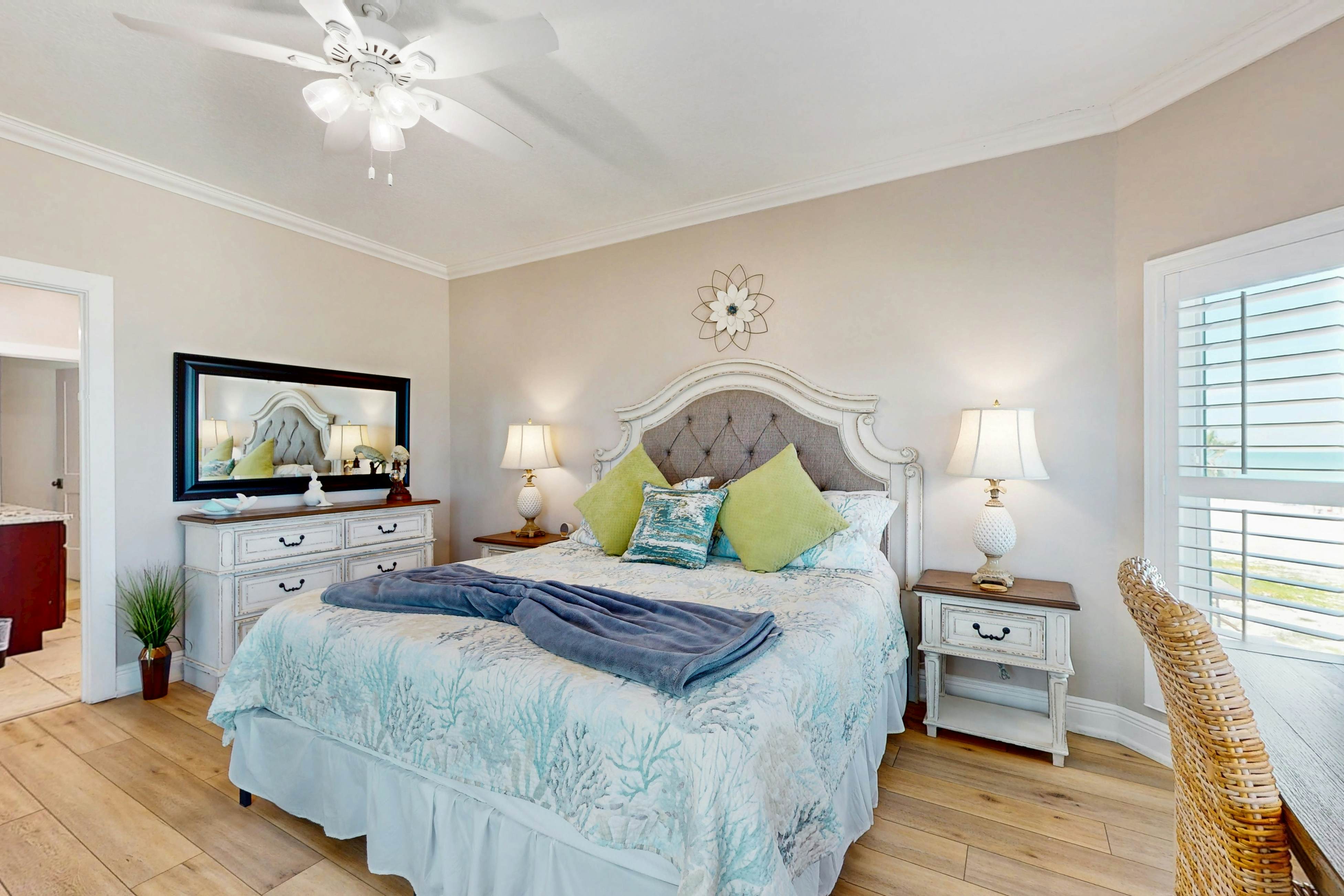 Dog-friendly beachfront paradise with WiFi, AC, washer/dryer