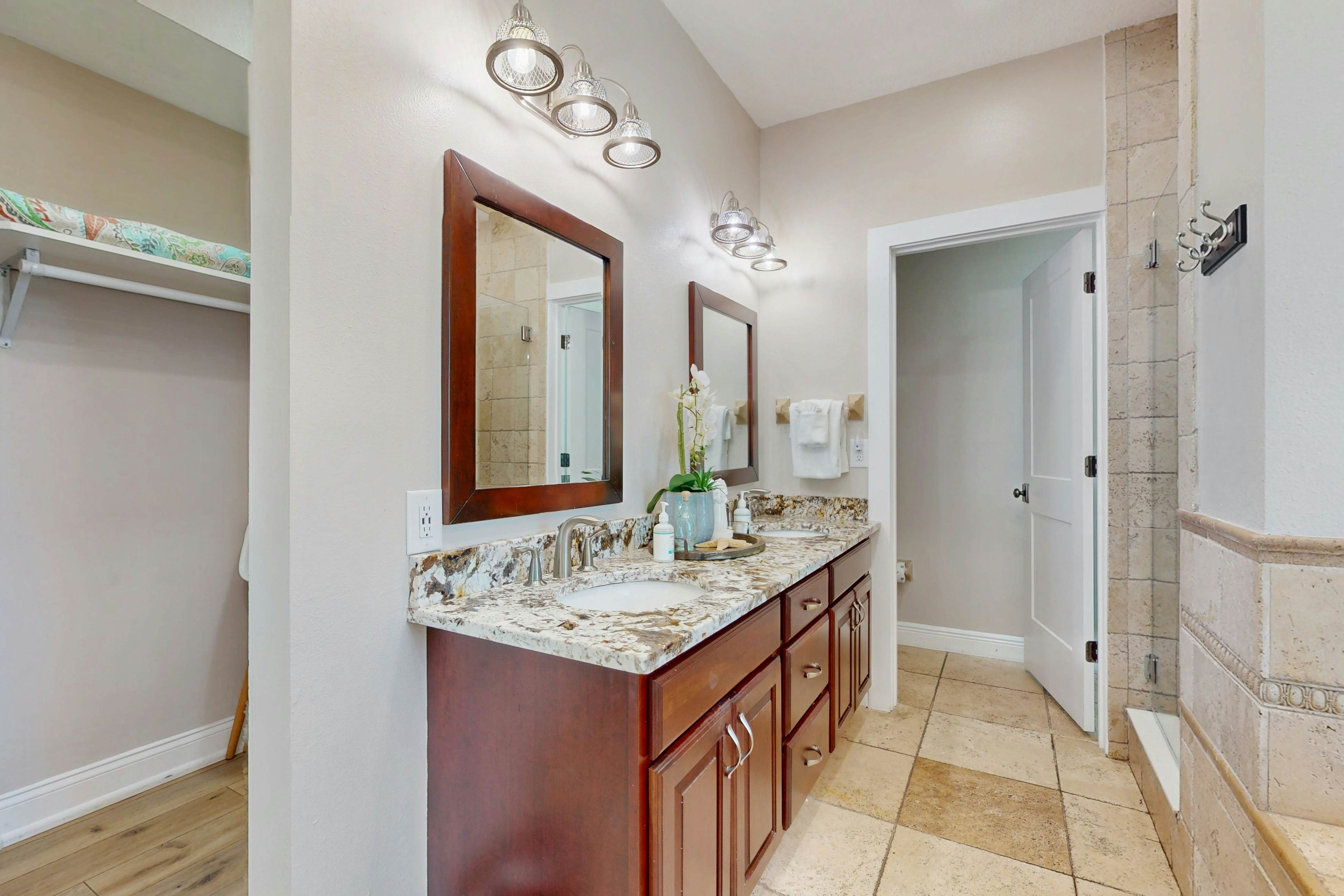 Dog-friendly beachfront paradise with WiFi, AC, washer/dryer