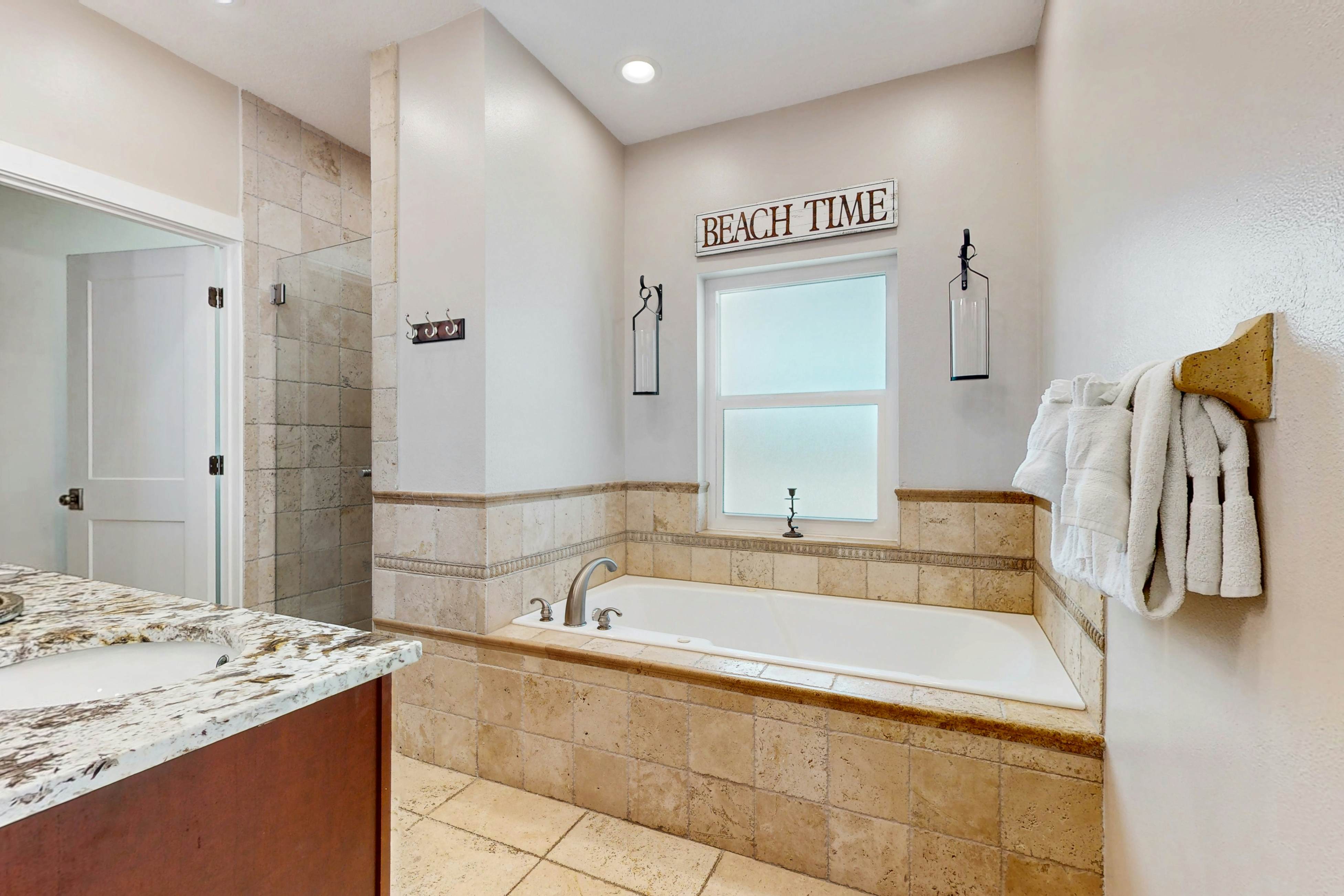 Dog-friendly beachfront paradise with WiFi, AC, washer/dryer