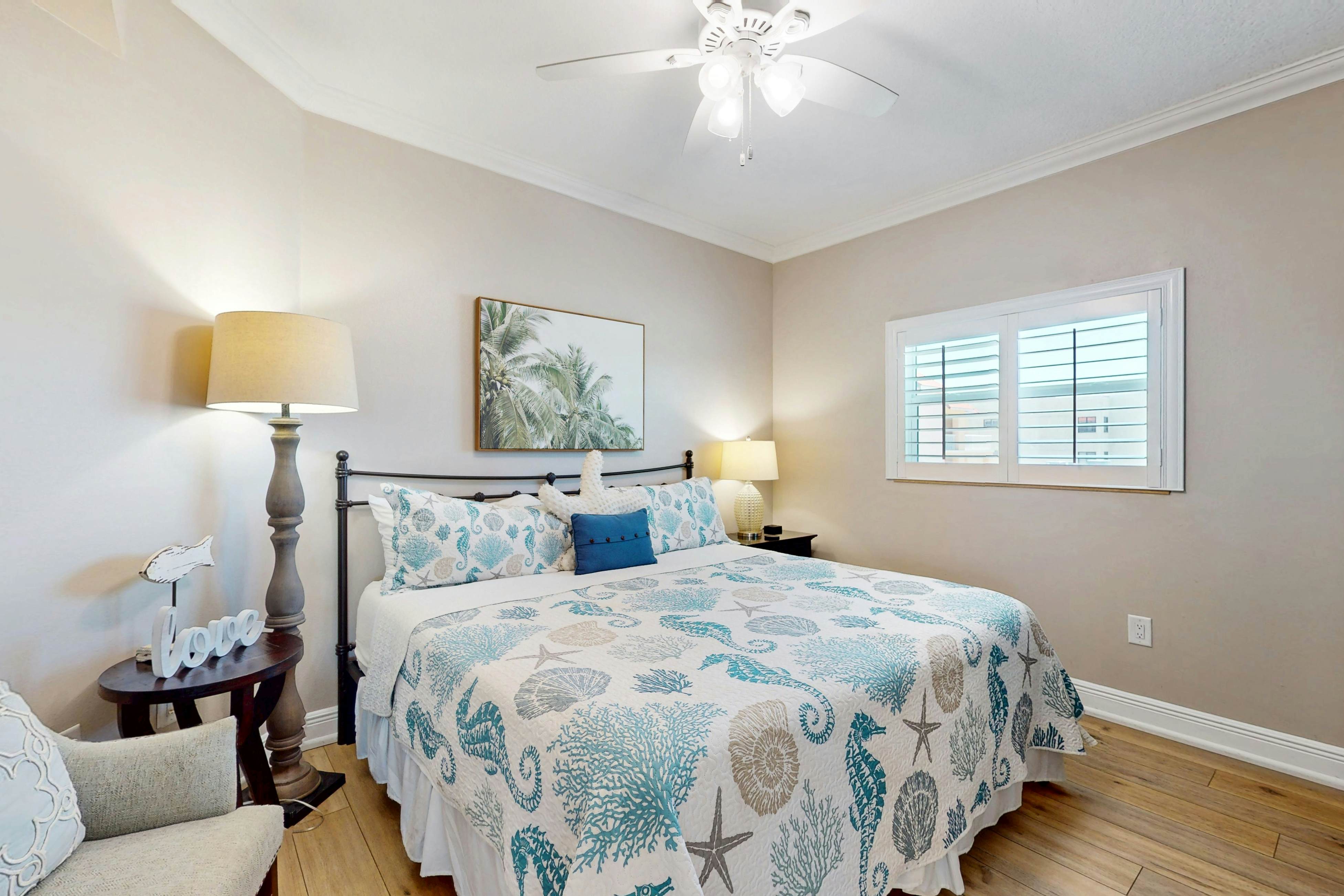 Dog-friendly beachfront paradise with WiFi, AC, washer/dryer