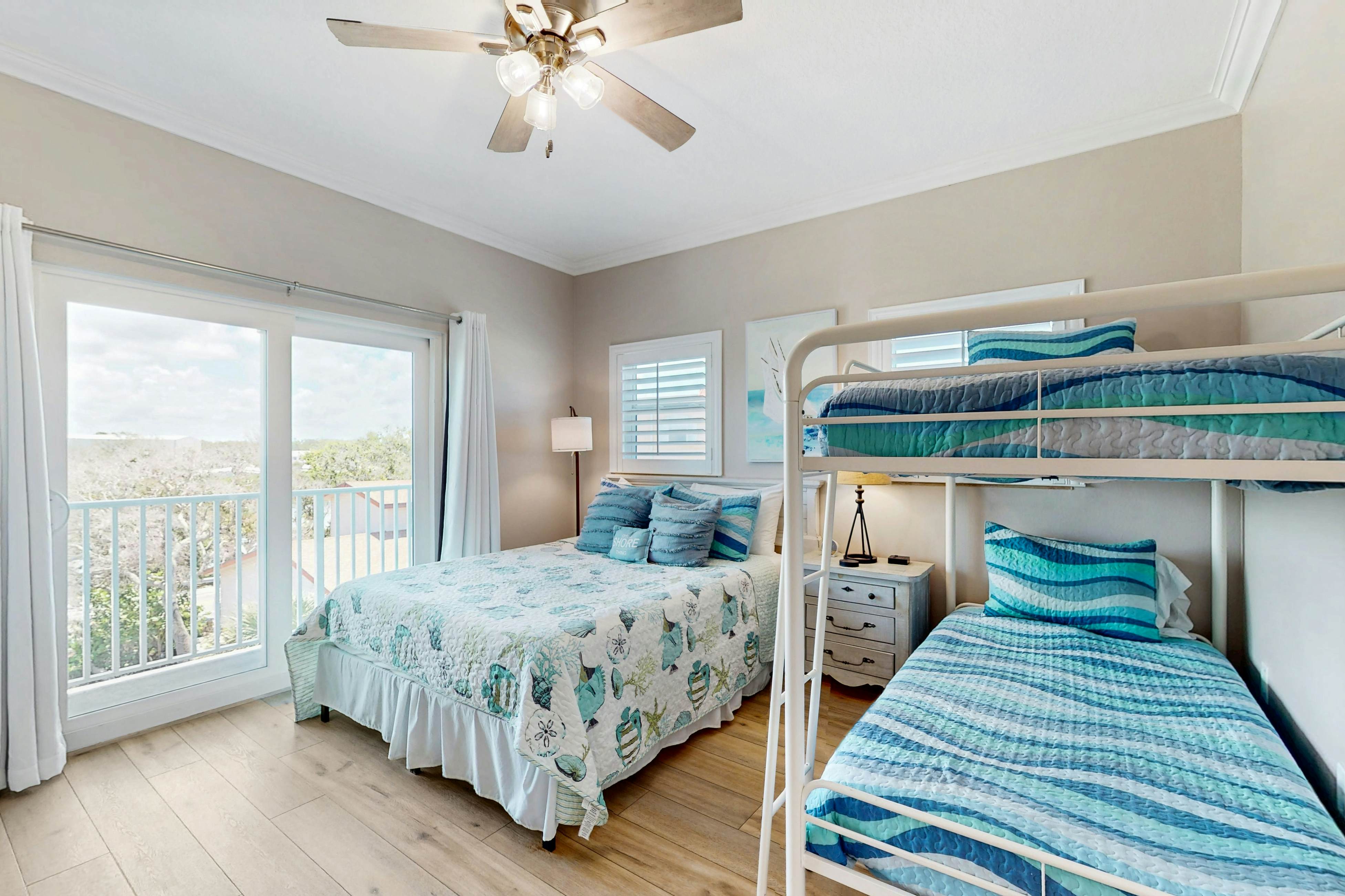 Dog-friendly beachfront paradise with WiFi, AC, washer/dryer