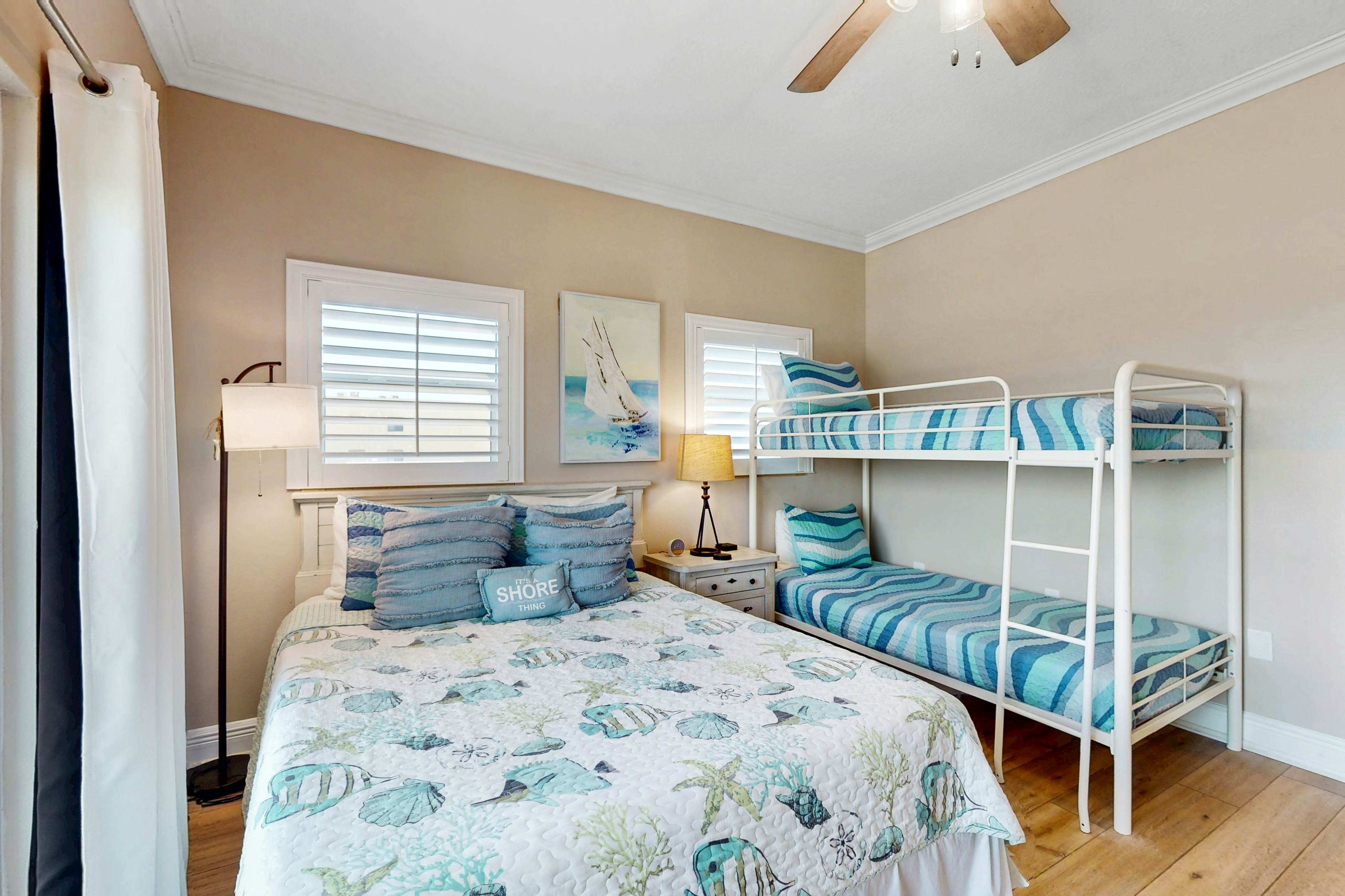 Dog-friendly beachfront paradise with WiFi, AC, washer/dryer