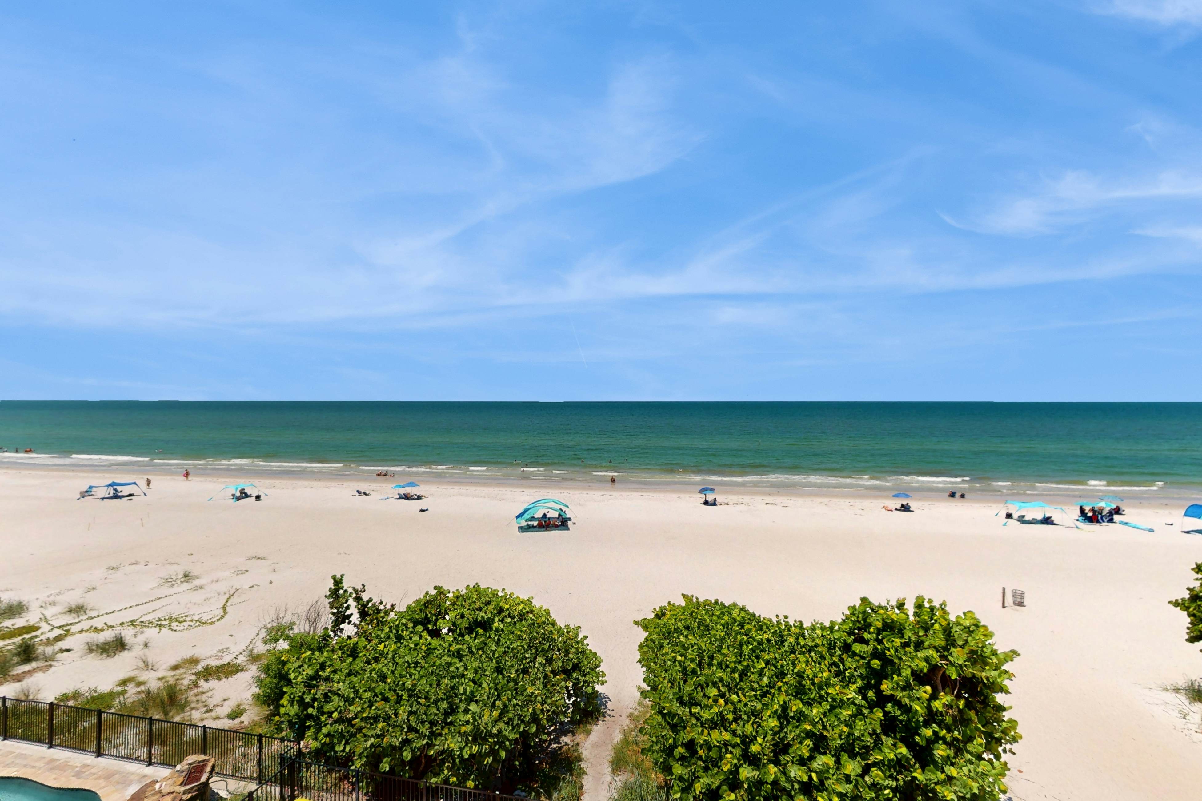 Dog-friendly beachfront paradise with WiFi, AC, washer/dryer