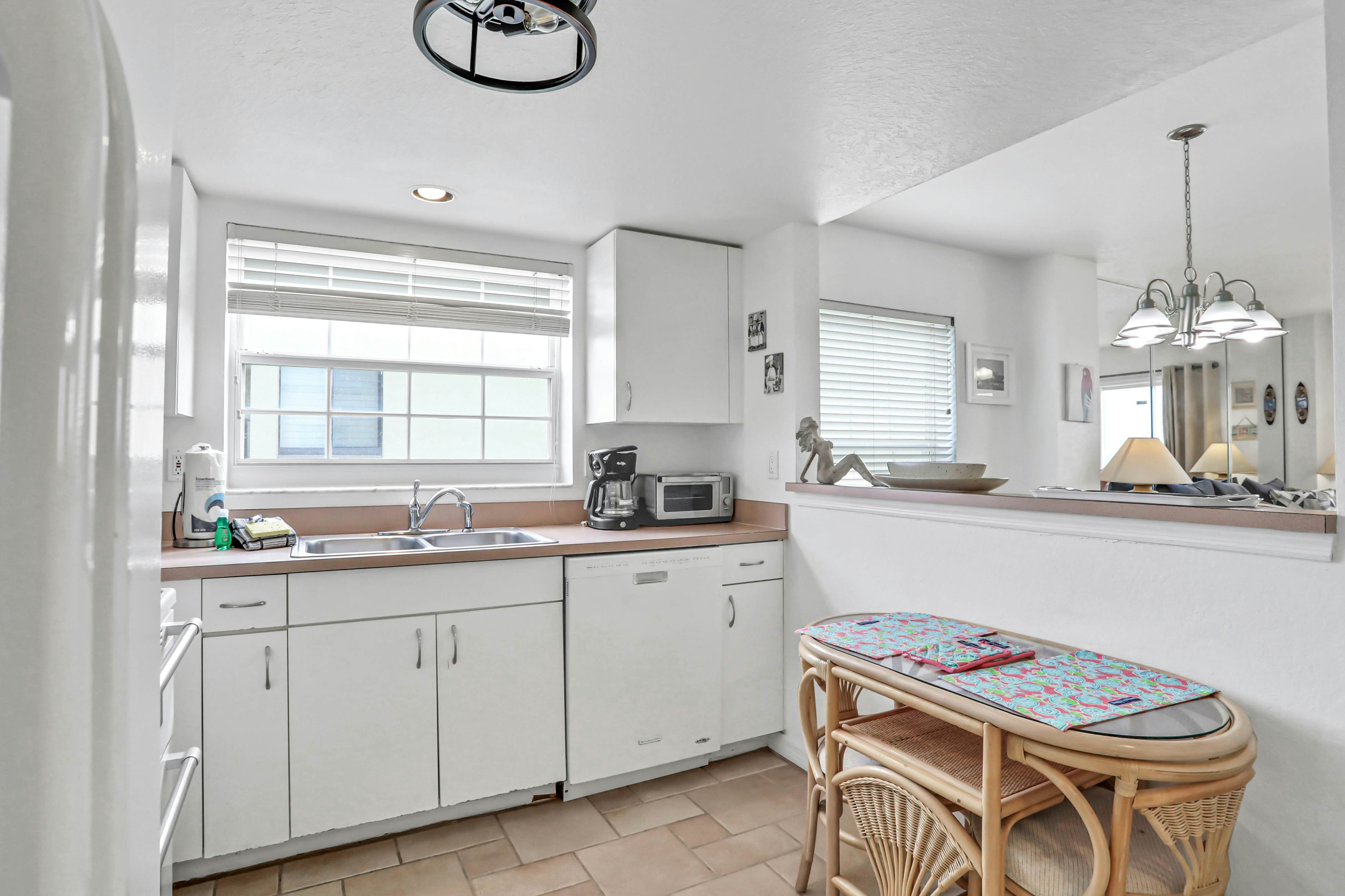 Blissful condo with pool - Gulf-view balcony, private W/D & central AC