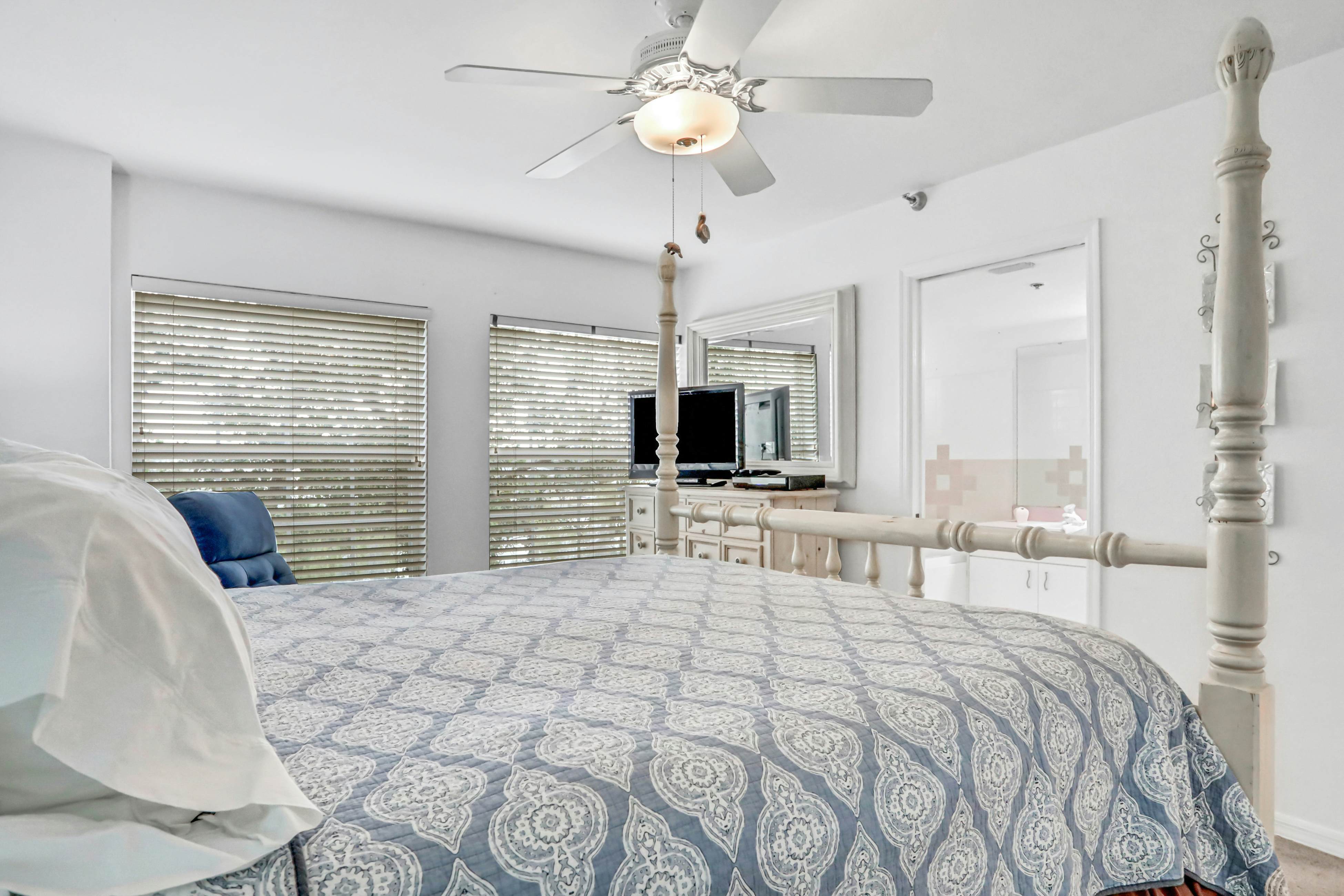 Blissful condo with pool - Gulf-view balcony, private W/D & central AC