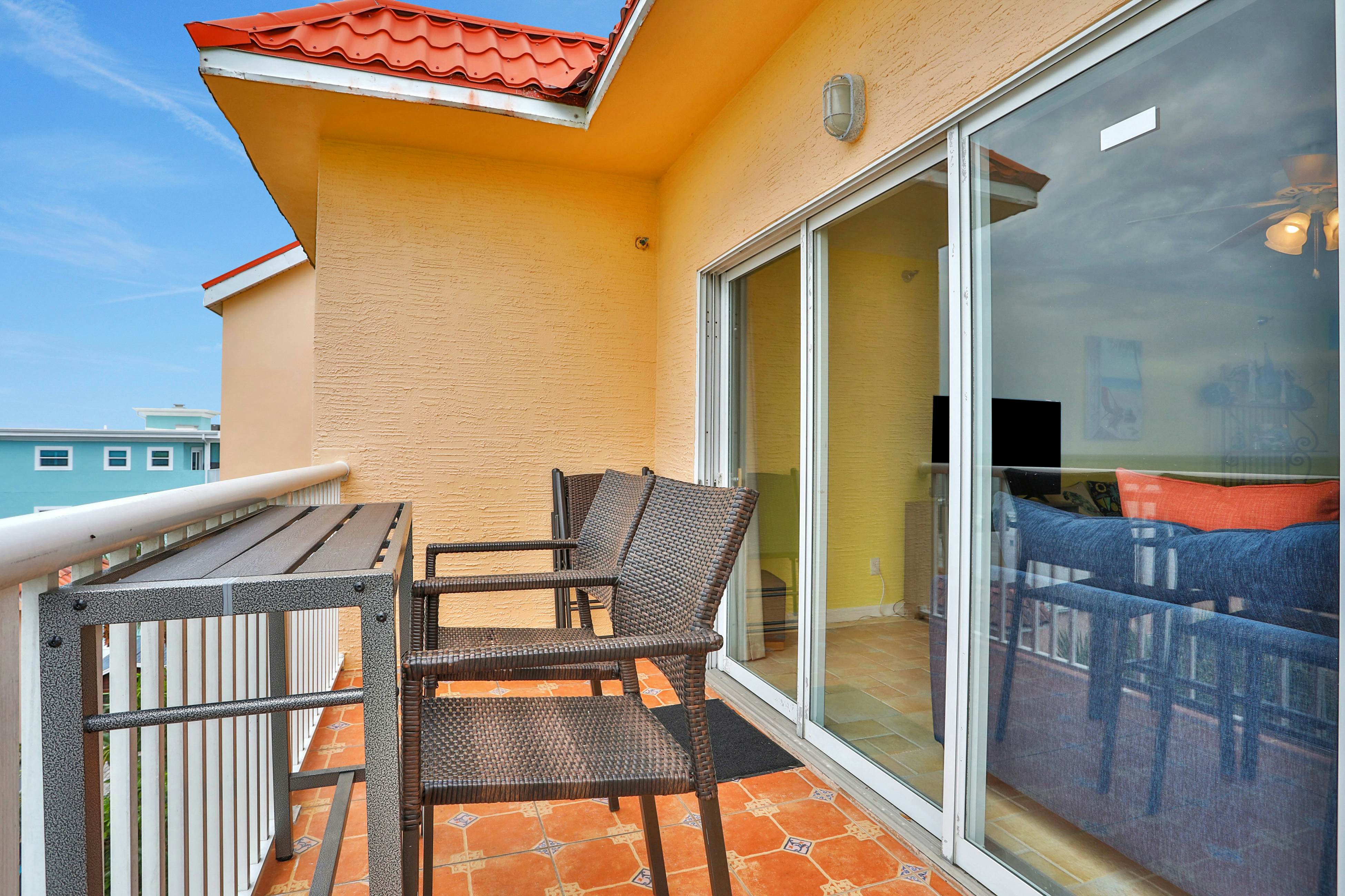 Blissful condo with pool - Gulf-view balcony, private W/D & central AC