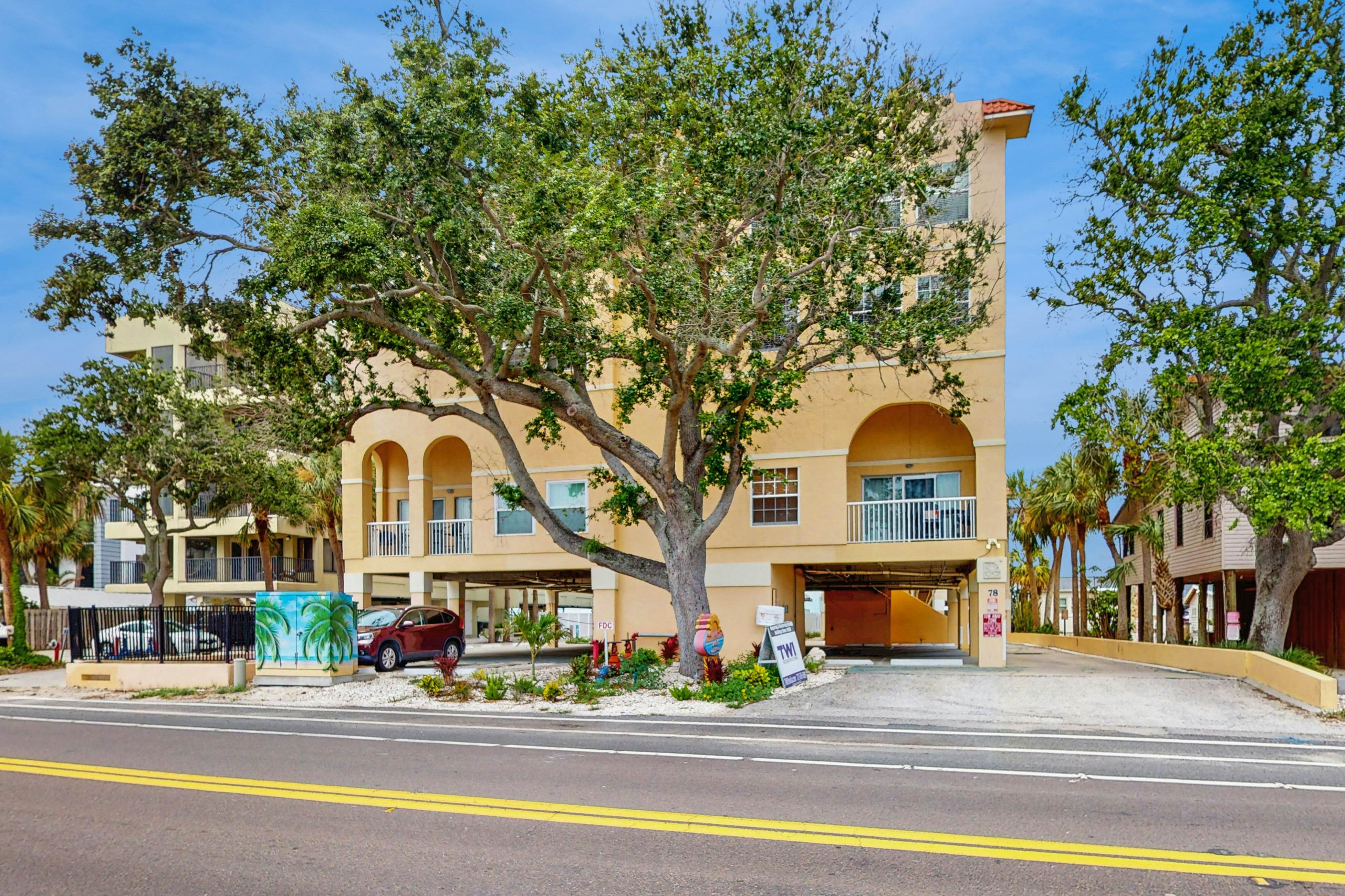 Blissful condo with pool - Gulf-view balcony, private W/D & central AC