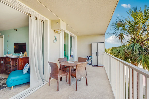Oceanview condo with pool central AC WiFi washer dryer snowbirds welcome