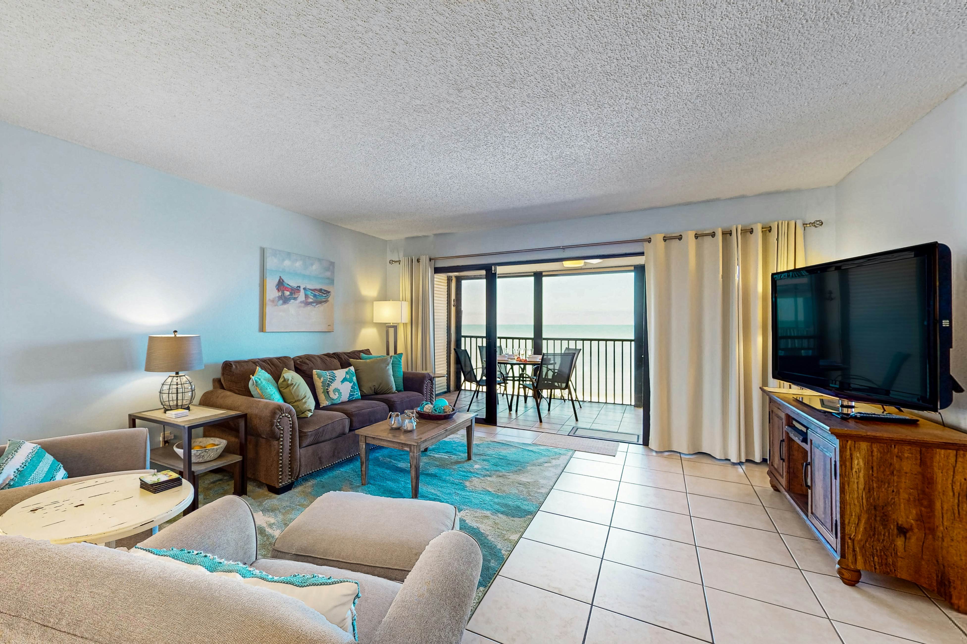 Beachfront condo with Gulf views - pool, sauna & direct beach access