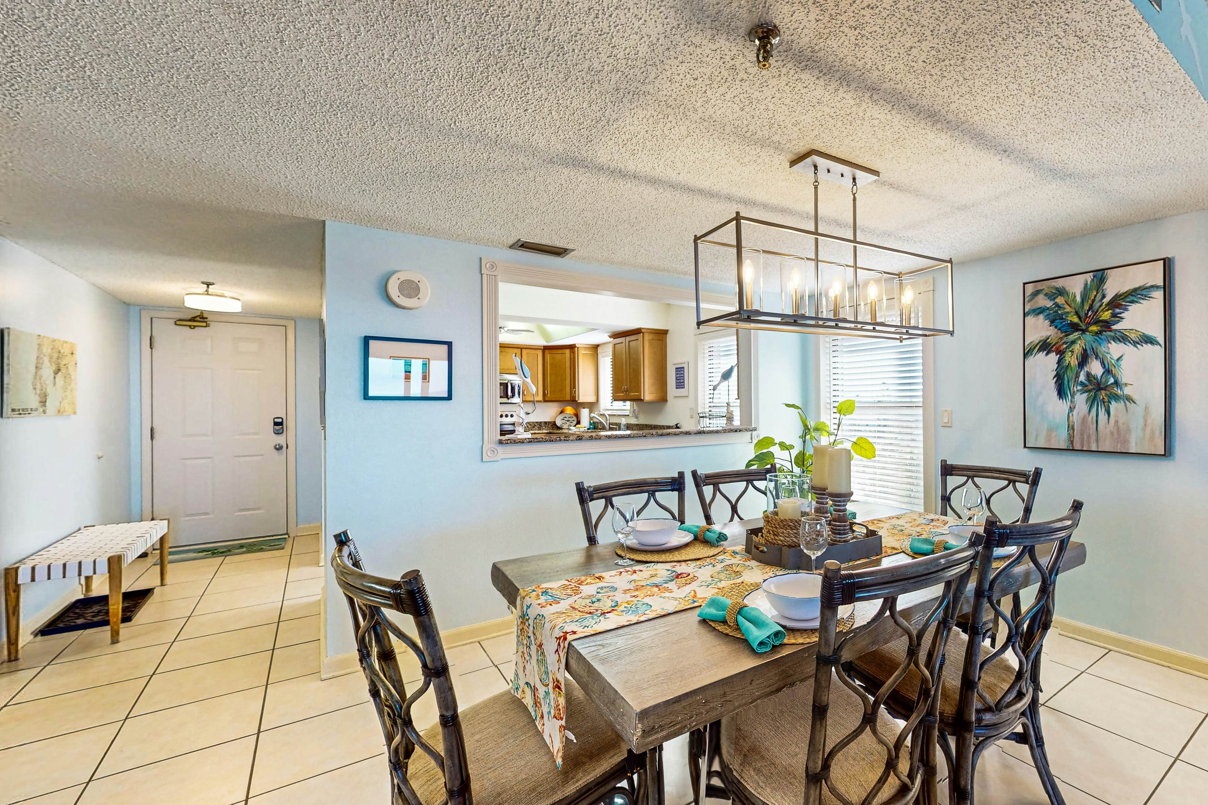 Beachfront condo with Gulf views - pool, sauna & direct beach access