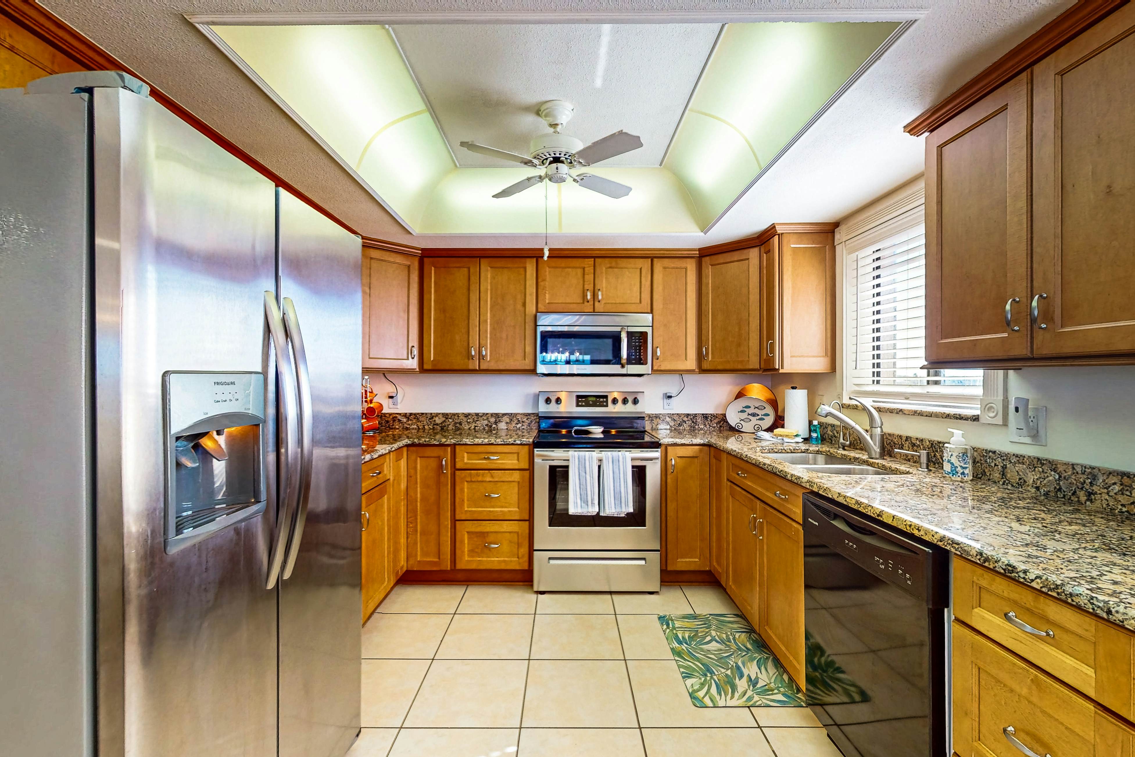 Beachfront condo with Gulf views - pool, sauna & direct beach access