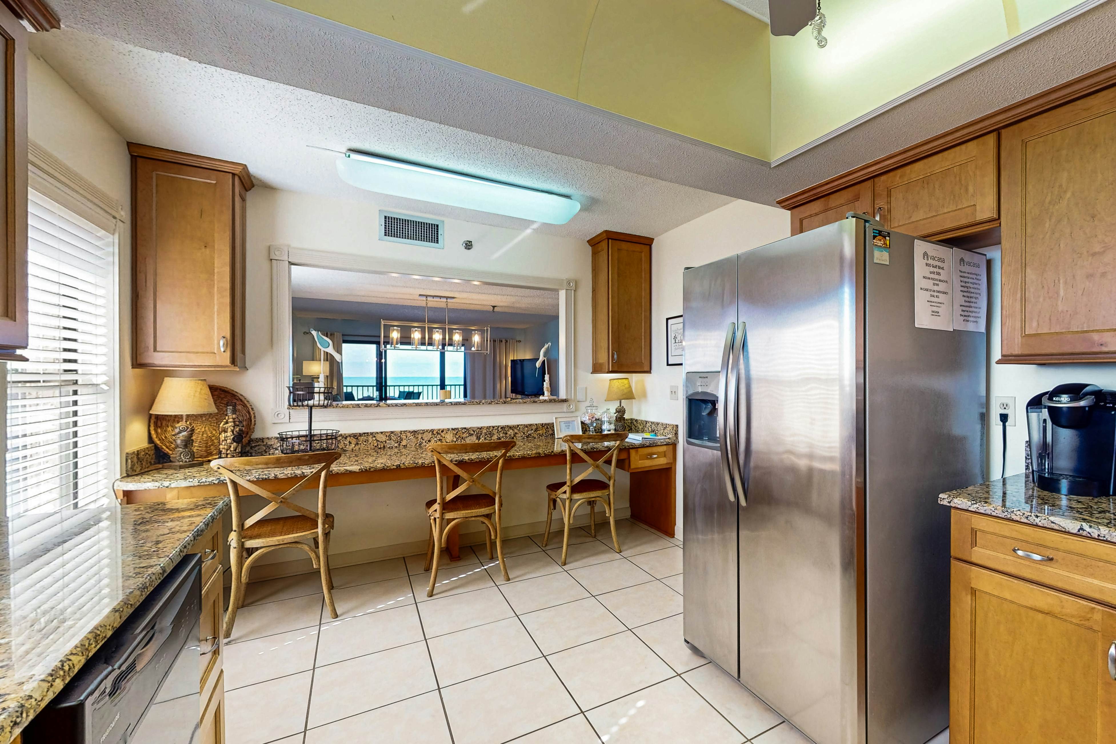 Beachfront condo with Gulf views - pool, sauna & direct beach access