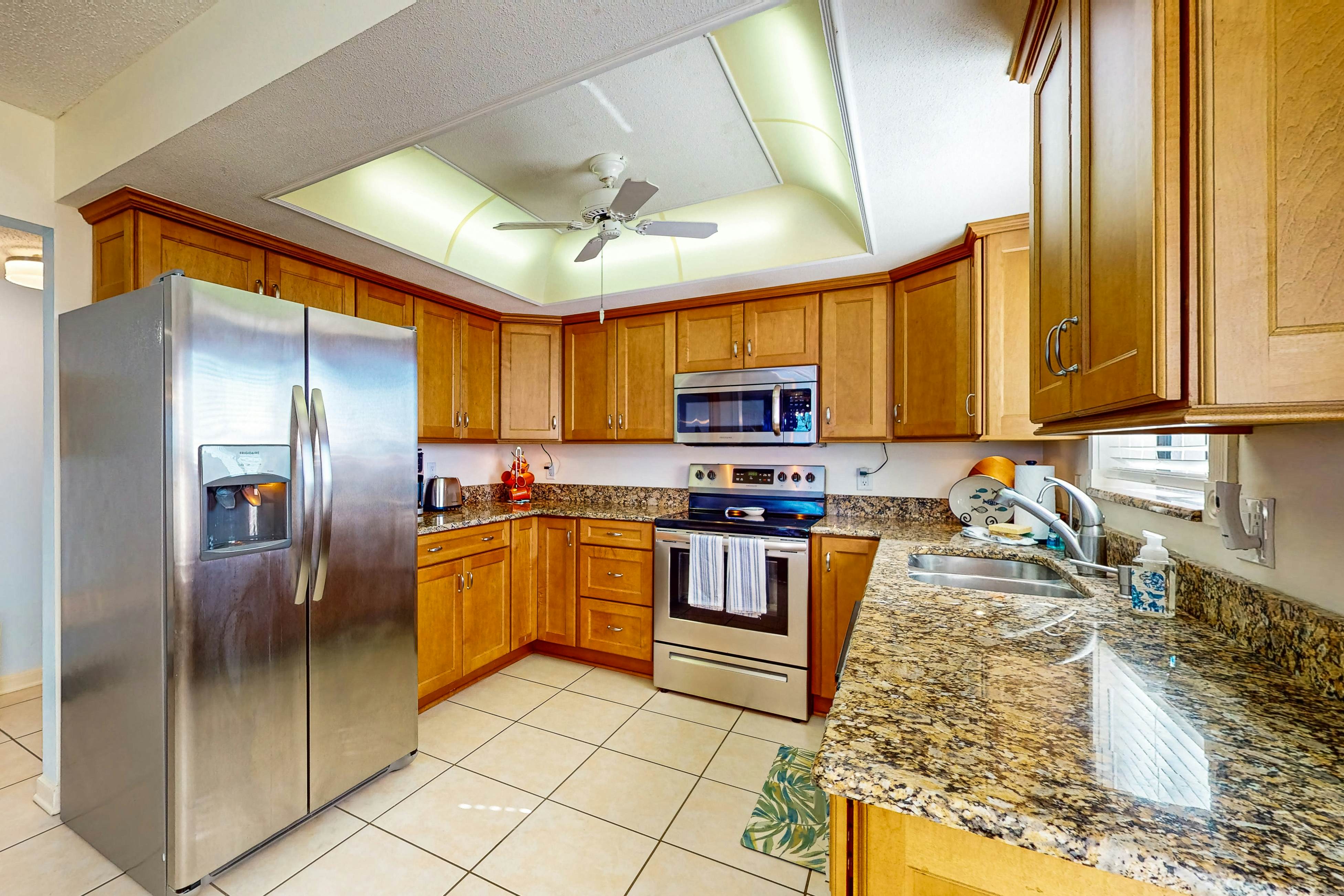 Beachfront condo with Gulf views - pool, sauna & direct beach access