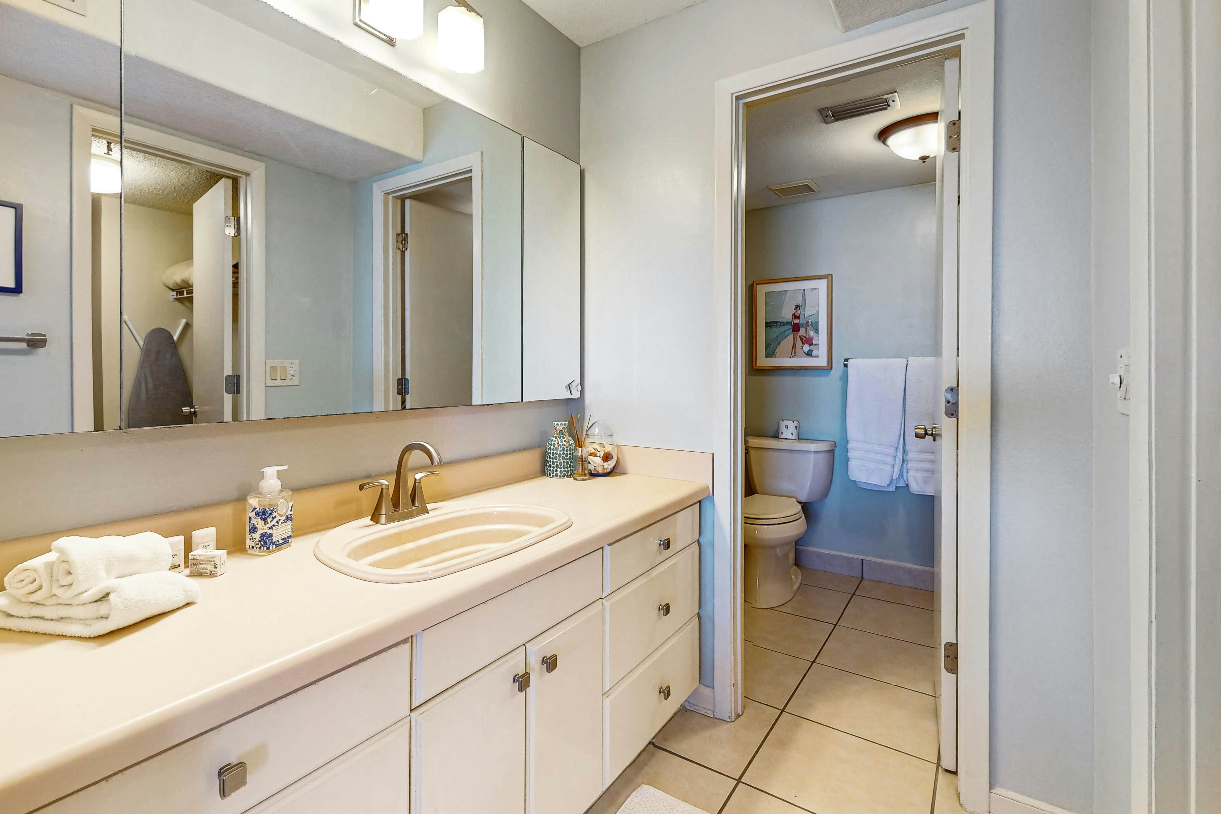 Beachfront condo with Gulf views - pool, sauna & direct beach access