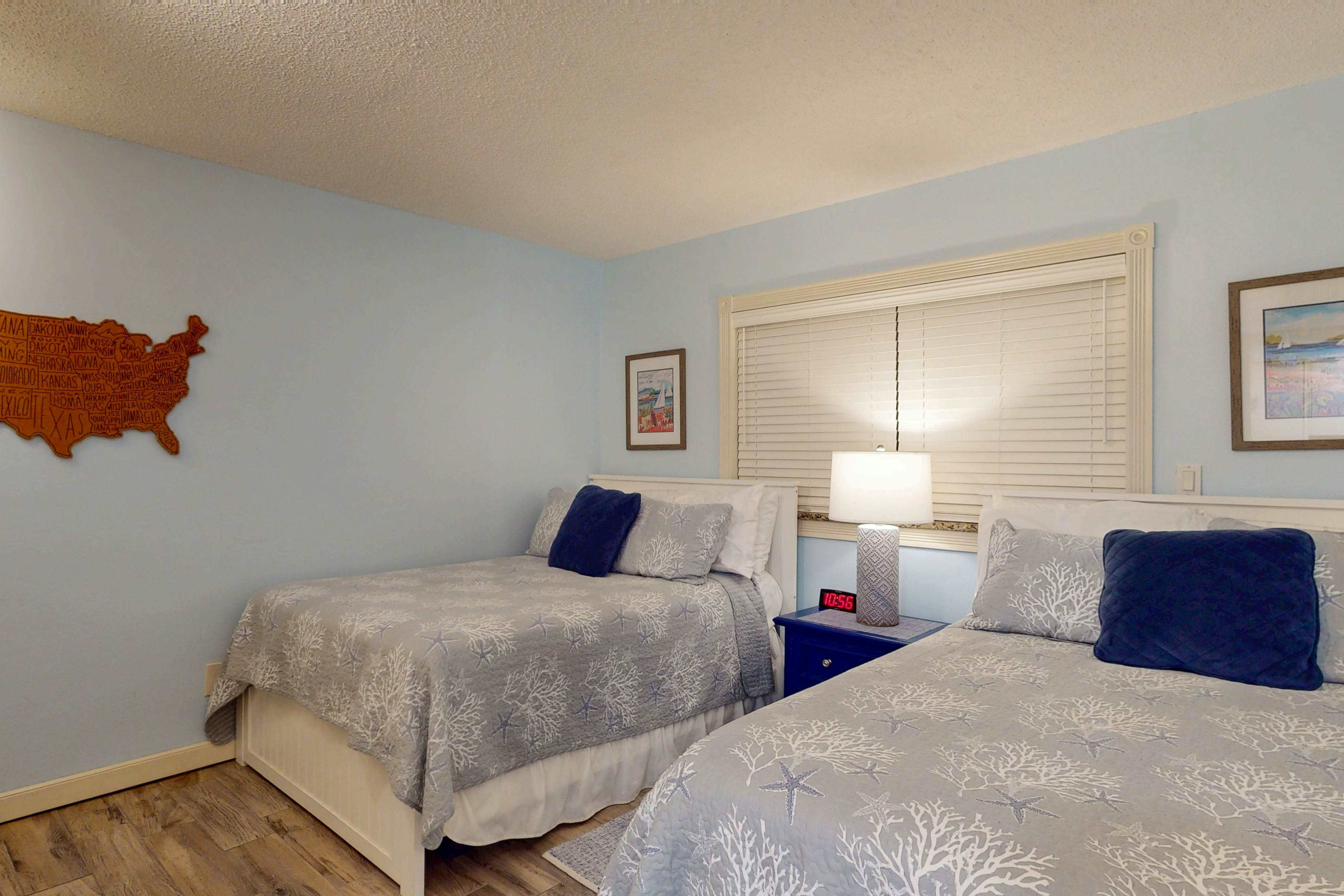 Beachfront condo with Gulf views - pool, sauna & direct beach access