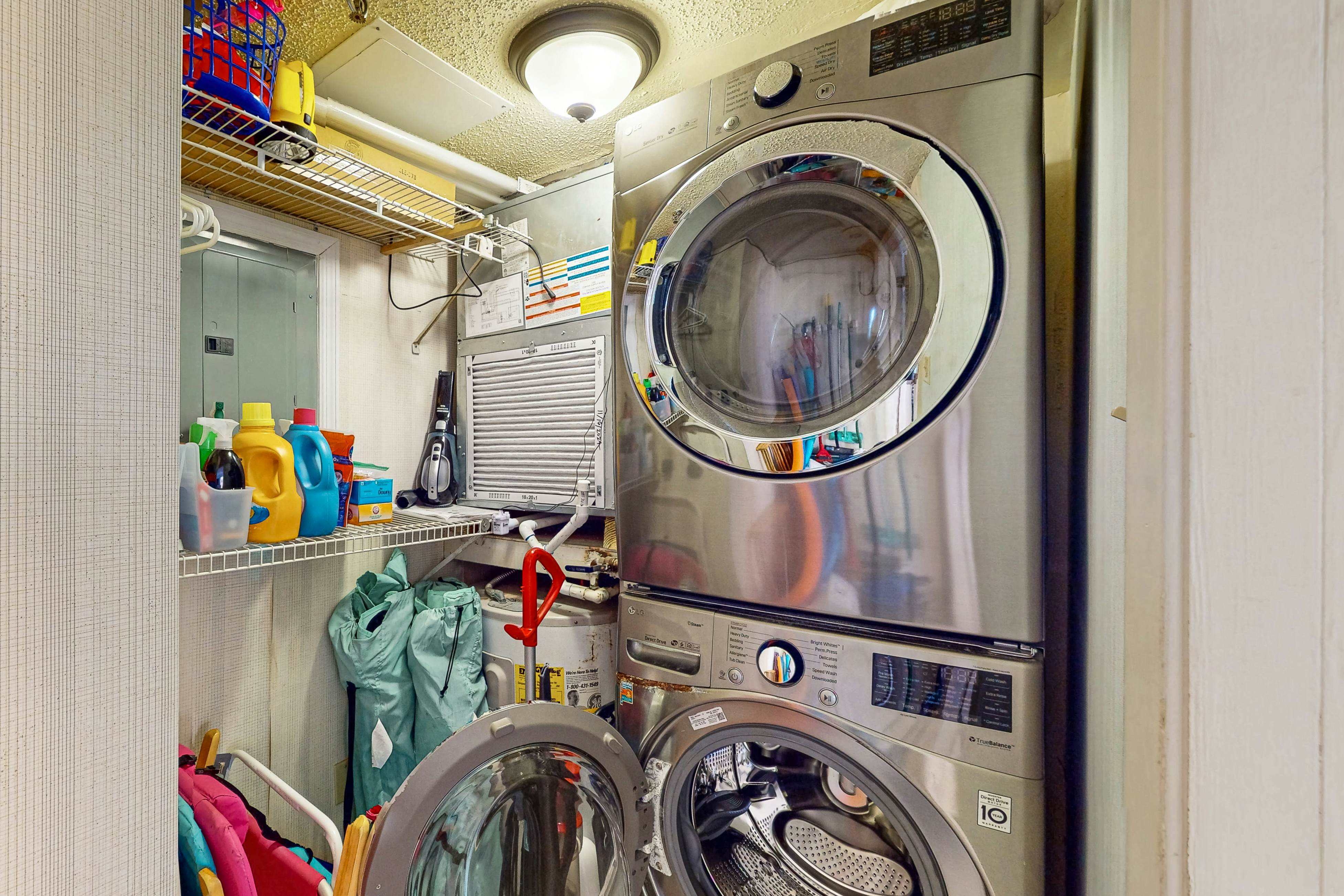 Beachfront condo with Gulf views - pool, sauna & direct beach access