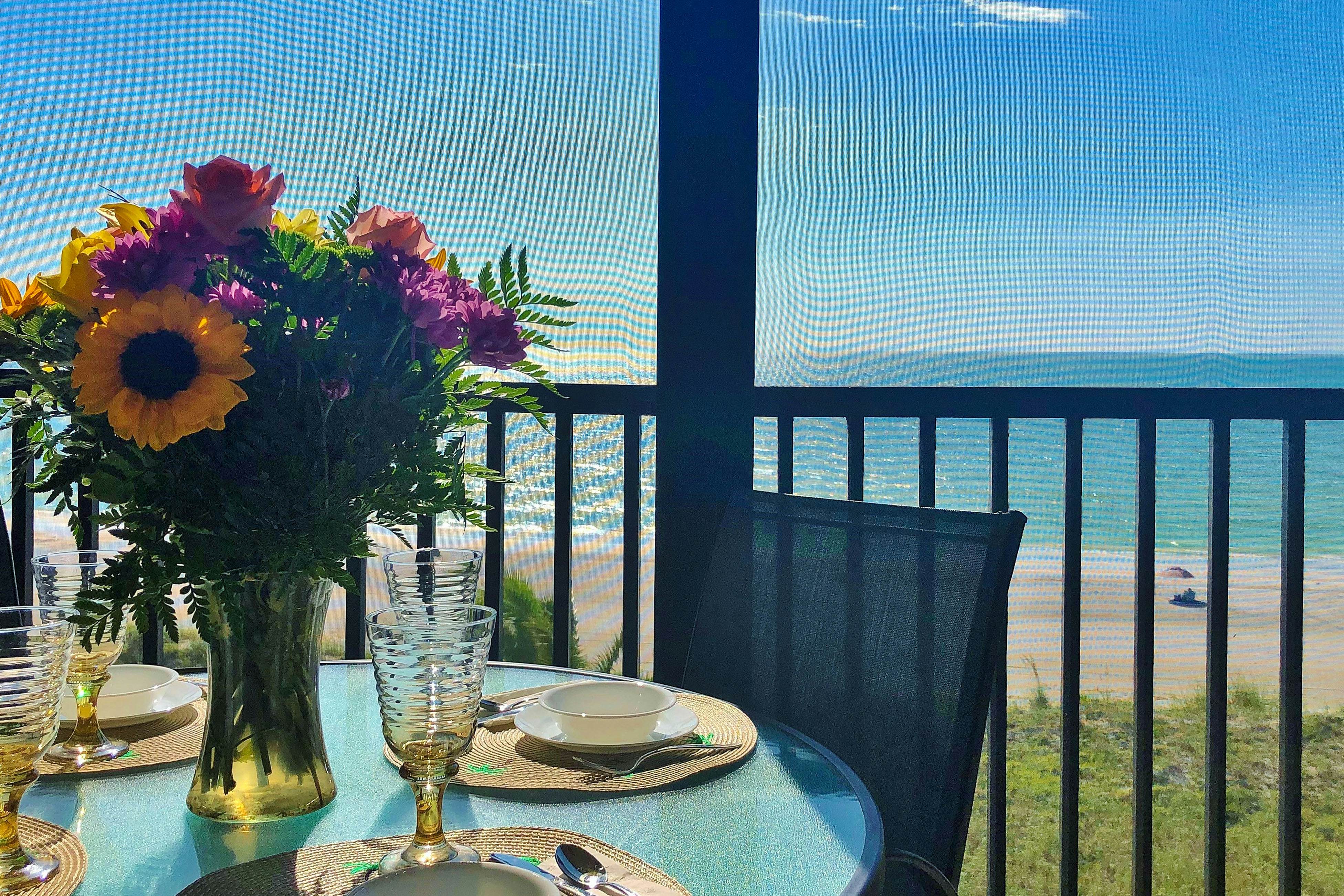 Beachfront condo with Gulf views - pool, sauna & direct beach access